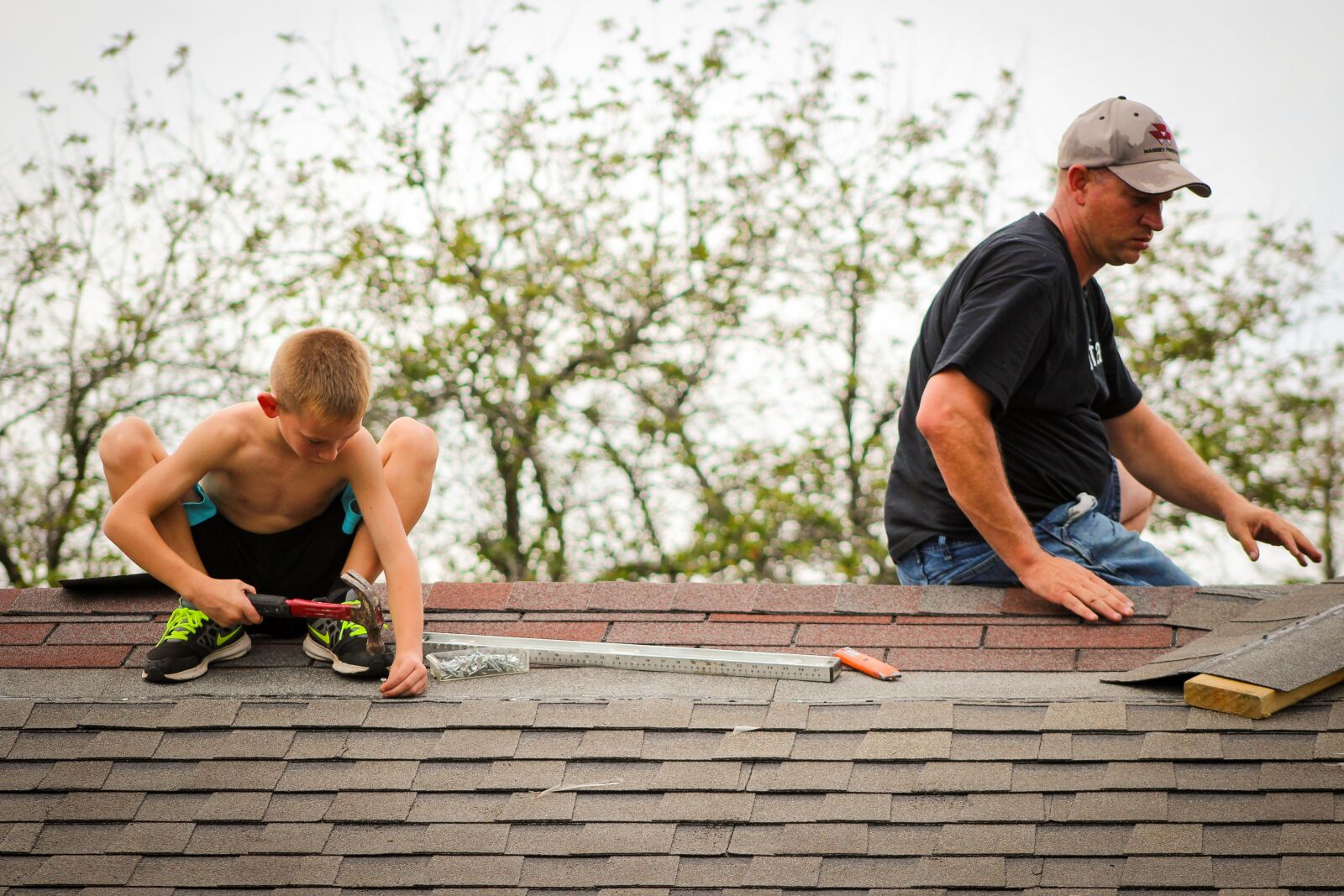 Canon EF 75-300mm f/4-5.6 USM sample photo. Roofing, father, son photography