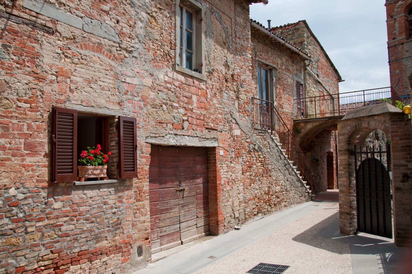 Nikon D90 sample photo. Alley, country, old town photography