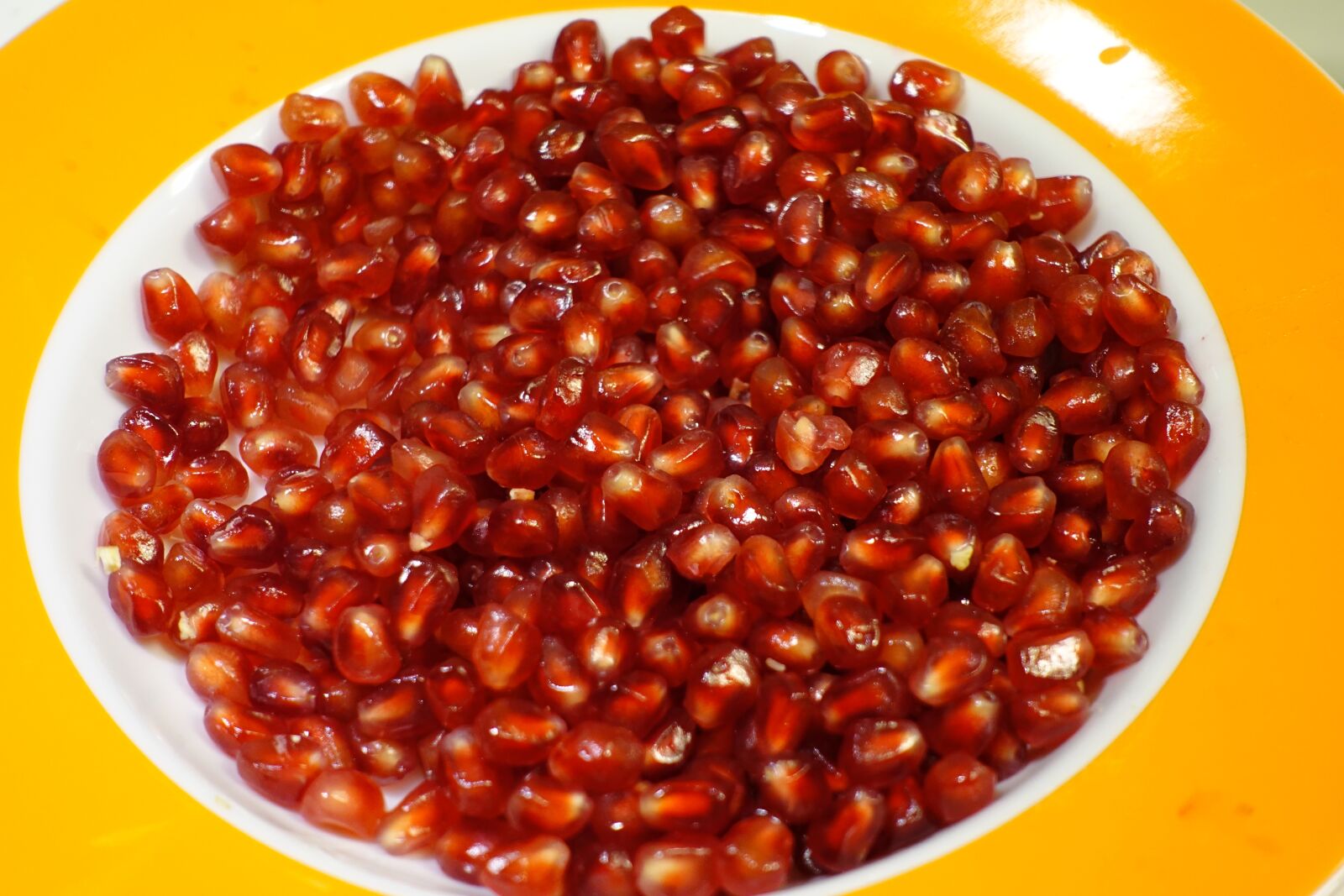 Sony Cyber-shot DSC-RX100 IV sample photo. Pomegranate seeds, cores, red photography