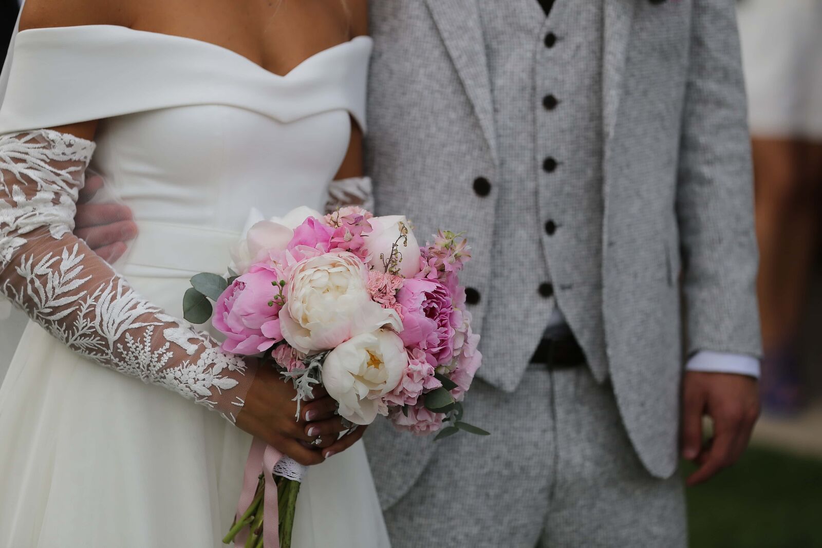 Canon EOS 6D sample photo. Bride, holding, wedding bouquet photography