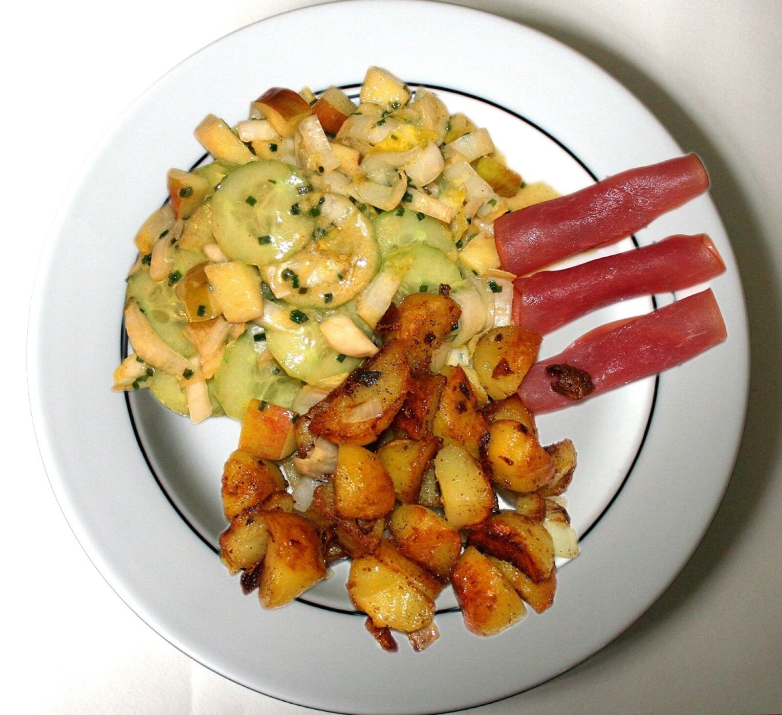 Canon EOS 30D sample photo. Food, court, rosemary potatoes photography