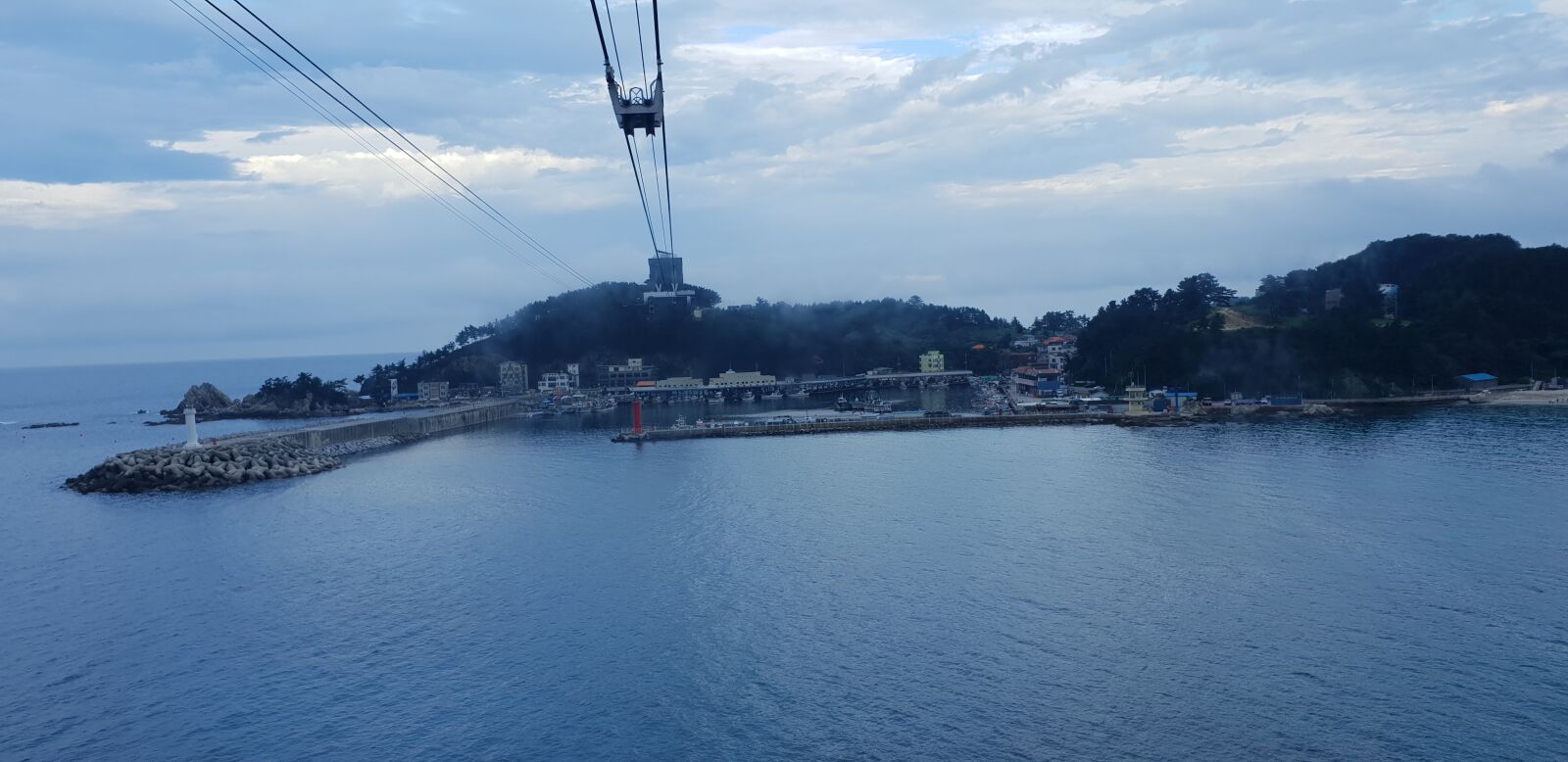 Samsung Galaxy S9+ sample photo. Sea park, cable car photography