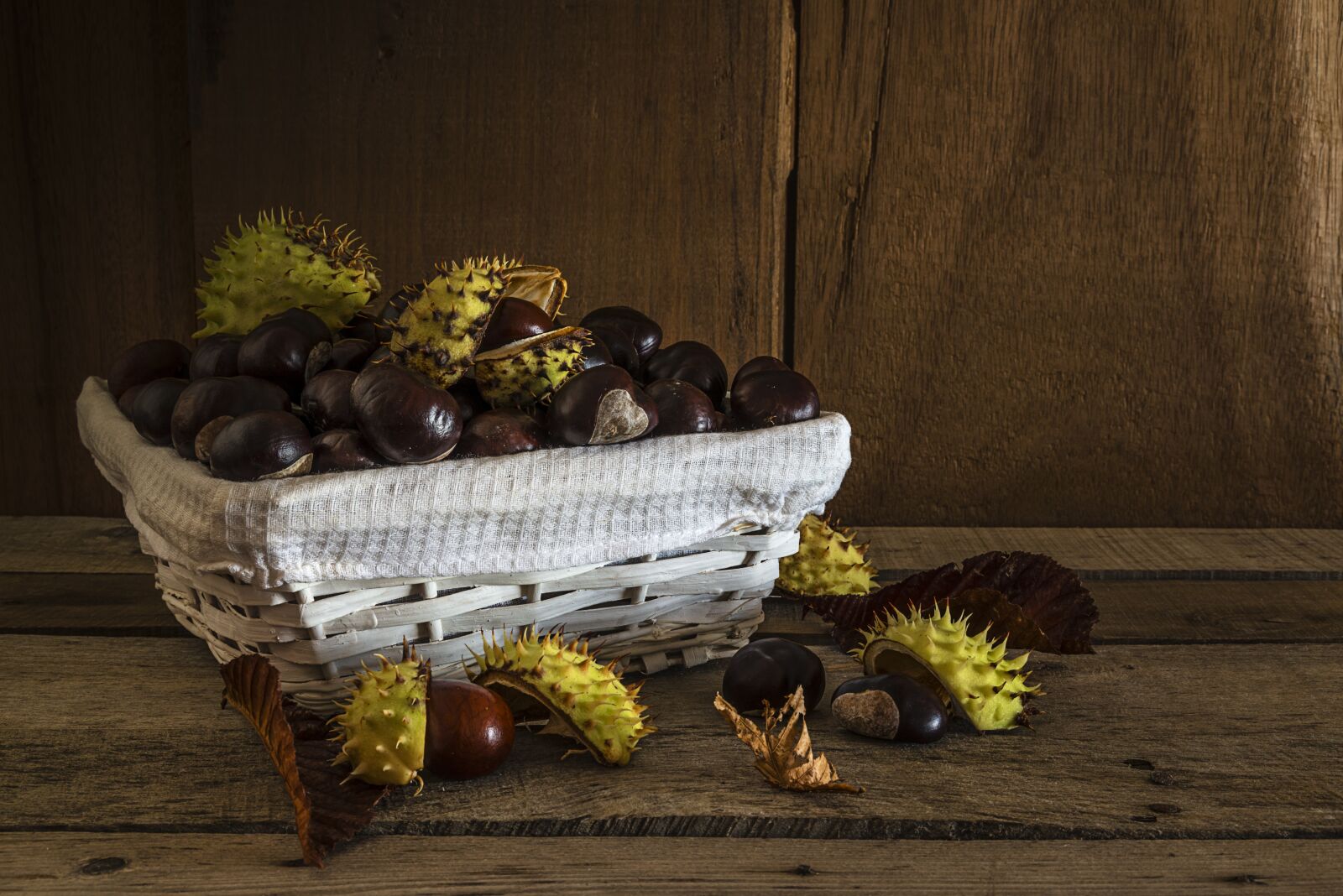 Nikon D800 sample photo. Chestnuts, peaks, autumn photography