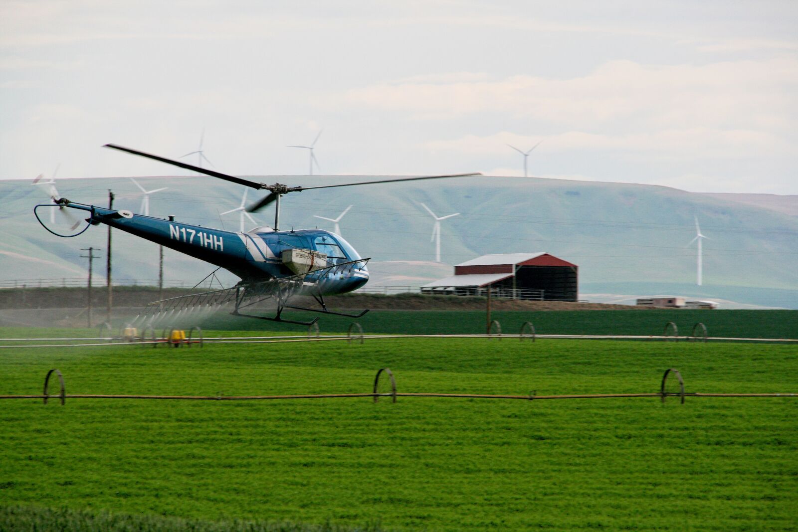 Canon EOS 400D (EOS Digital Rebel XTi / EOS Kiss Digital X) sample photo. Helicopter, spraying, farming photography