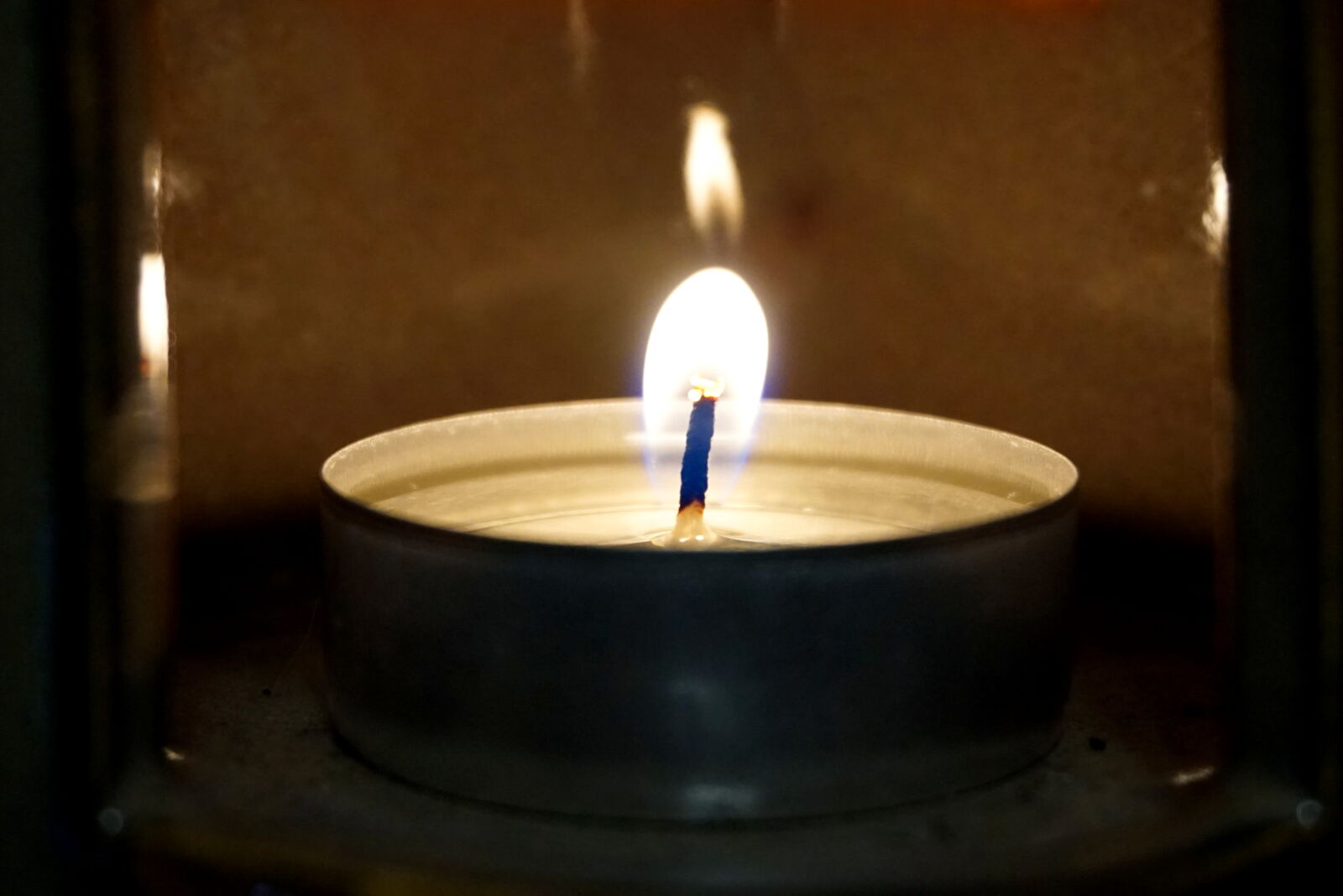 Sony E 16-50mm F3.5-5.6 PZ OSS sample photo. Candle, detail, fire, flame photography