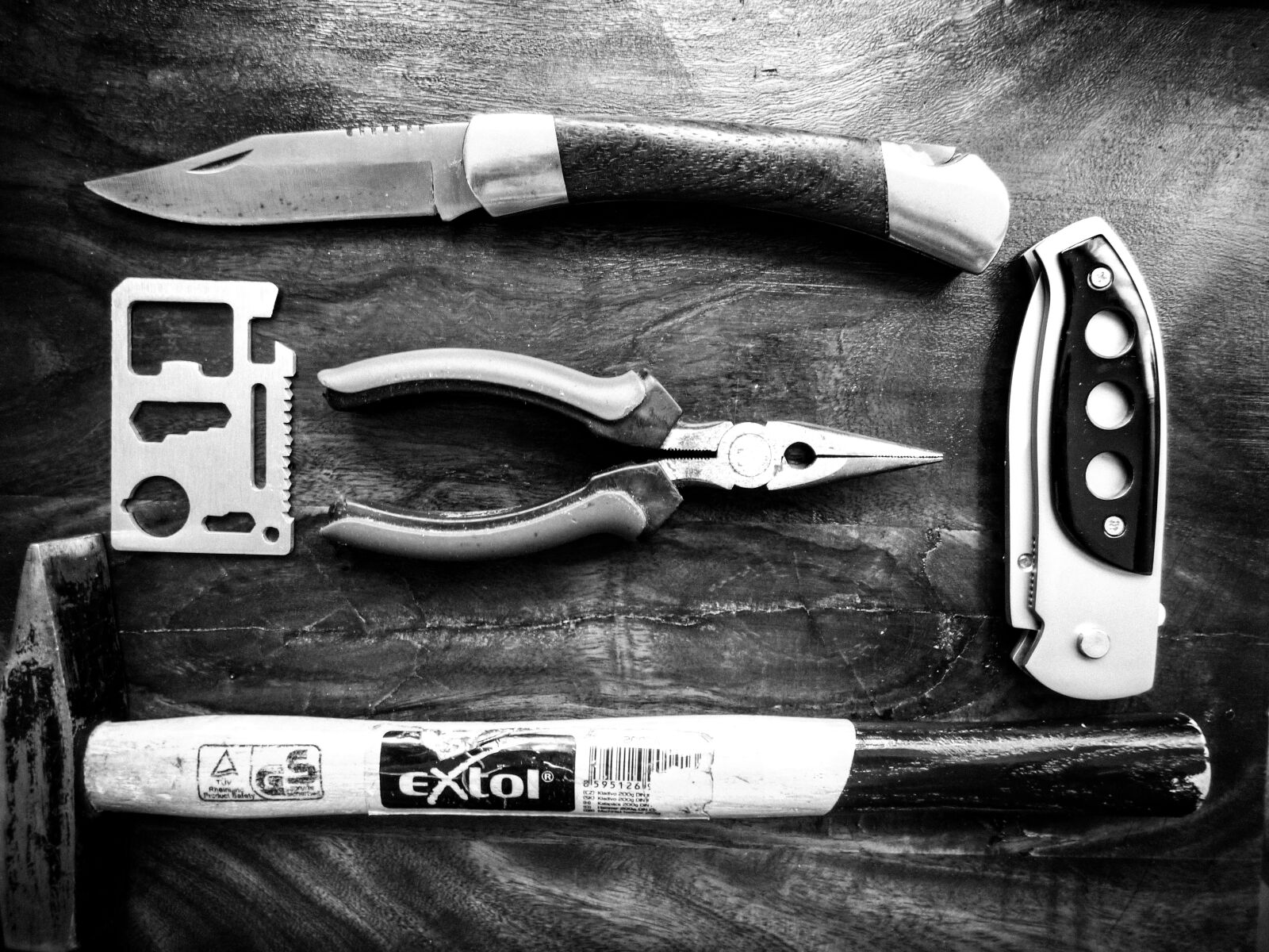 Panasonic DMC-FZ72 sample photo. Tools, knife, pliers photography
