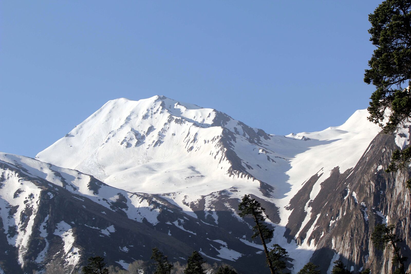 Canon EOS 550D (EOS Rebel T2i / EOS Kiss X4) sample photo. Mountain, hills, ice photography