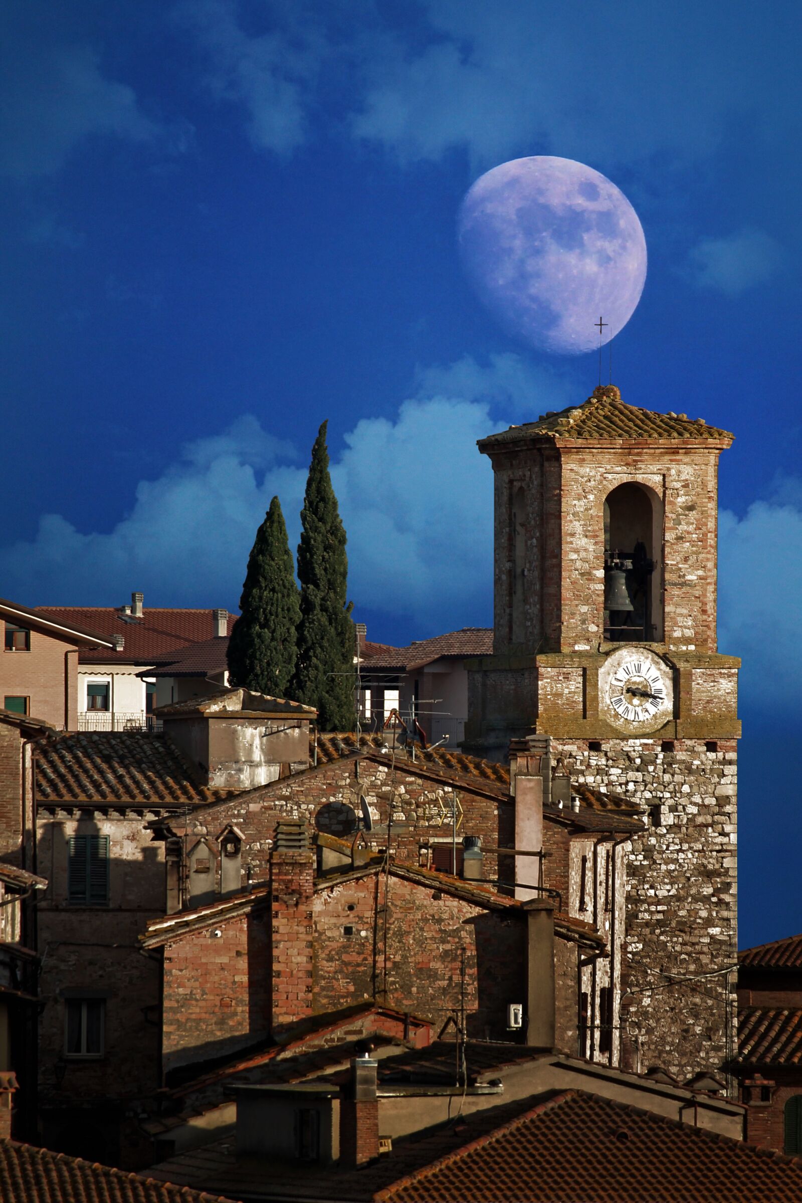 Canon EF-S 55-250mm F4-5.6 IS STM sample photo. Luna, country, umbria photography