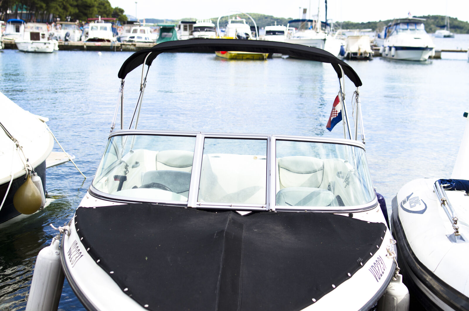 Nikon D5100 + Nikon AF-S DX Nikkor 35mm F1.8G sample photo. Bay, blue, boat, business photography