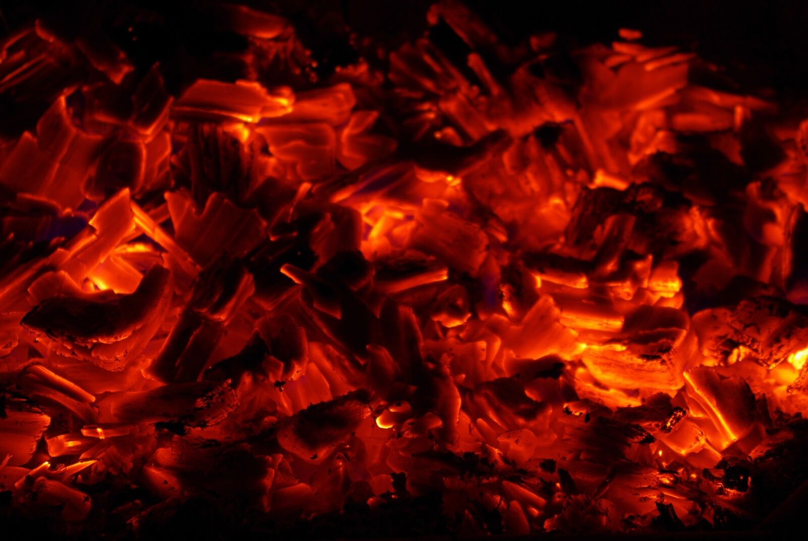 Pentax K-m (K2000) sample photo. Fire, embers, carbon photography
