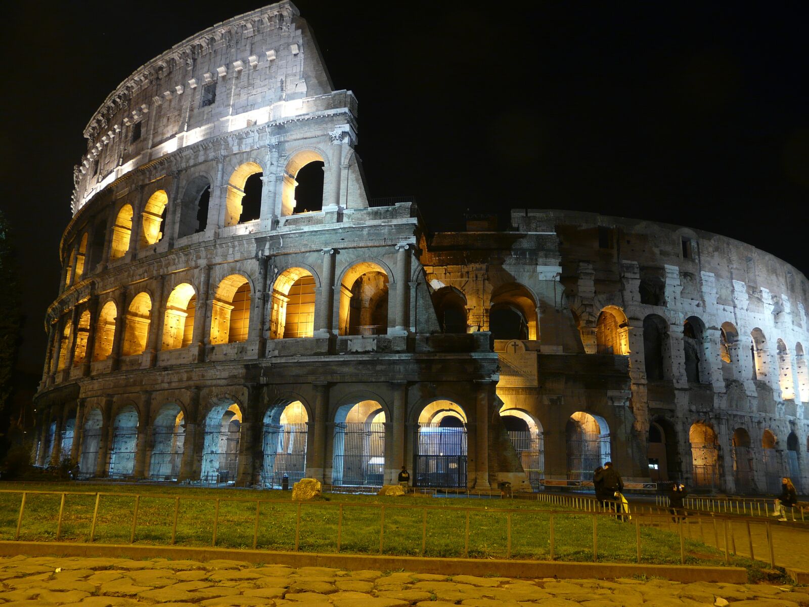 Panasonic DMC-FZ18 sample photo. Rome, coliseum, architecture photography
