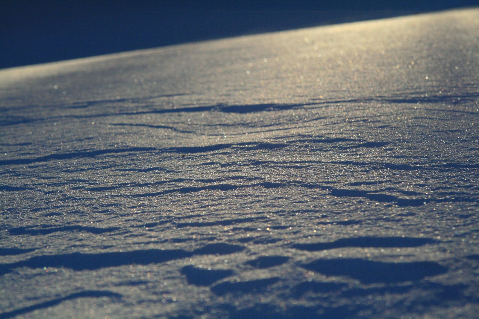 Canon EOS 400D (EOS Digital Rebel XTi / EOS Kiss Digital X) sample photo. Snow, cold, hill photography