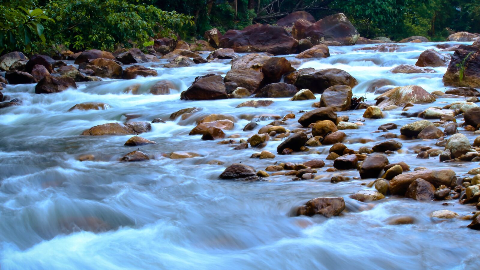 Canon EOS 700D (EOS Rebel T5i / EOS Kiss X7i) sample photo. Water, rocks, flows photography