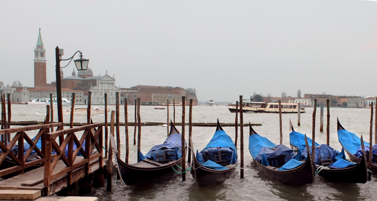 Canon EOS 500D (EOS Rebel T1i / EOS Kiss X3) sample photo. Venice, water, gondola photography