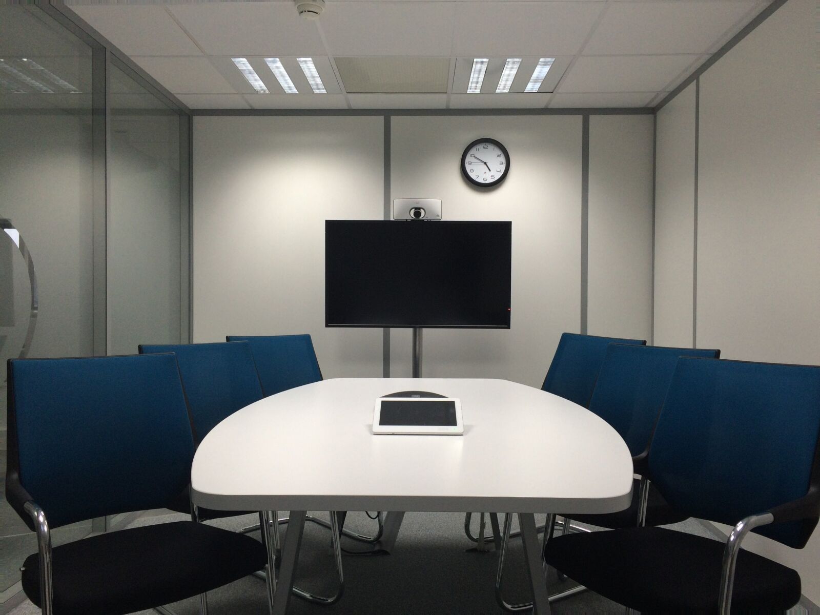 iPhone 5s back camera 4.15mm f/2.2 sample photo. Meeting room, table, business photography
