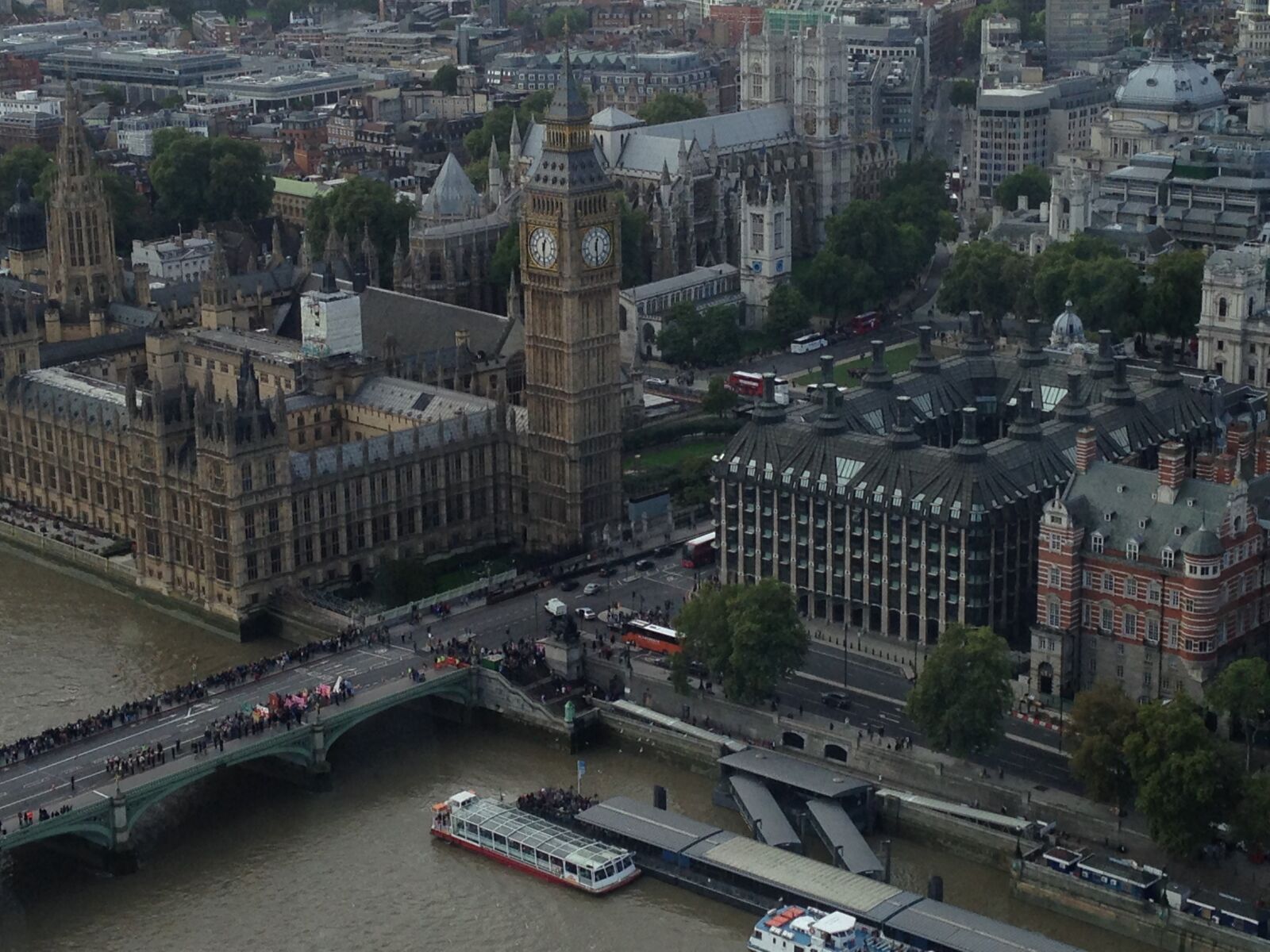 iPhone 5 back camera 4.12mm f/2.4 sample photo. London, architecture, england photography