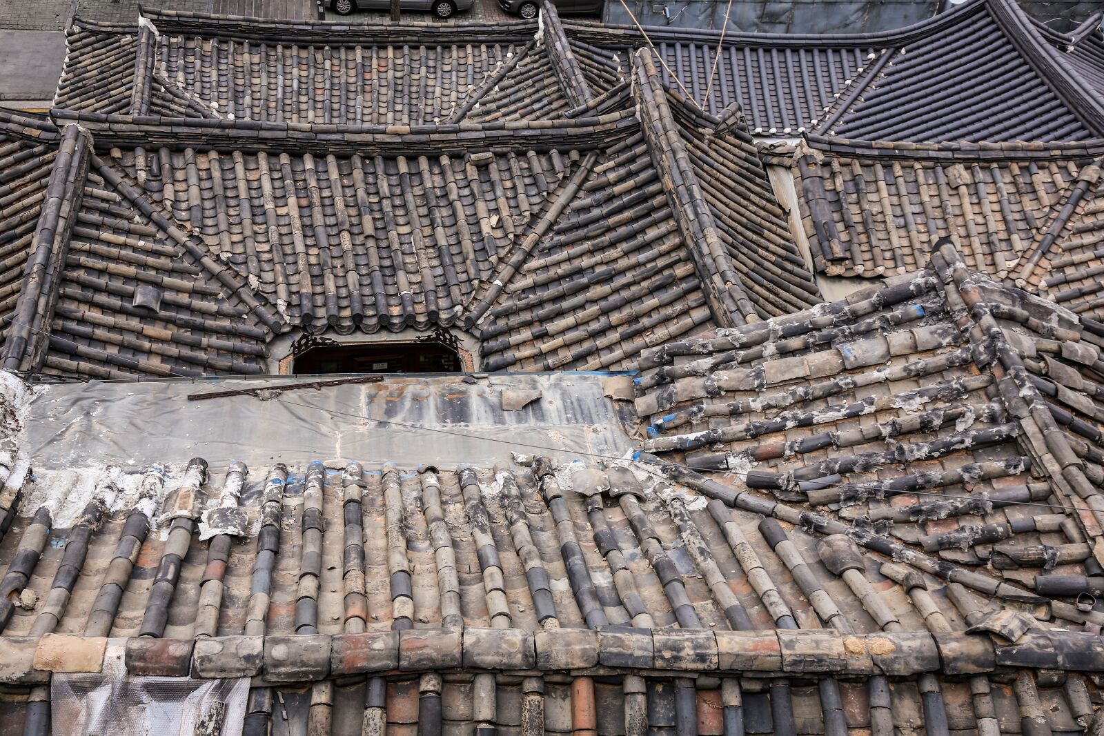Canon EF 24-105mm F4L IS USM sample photo. Bukchon, hanok, roof photography