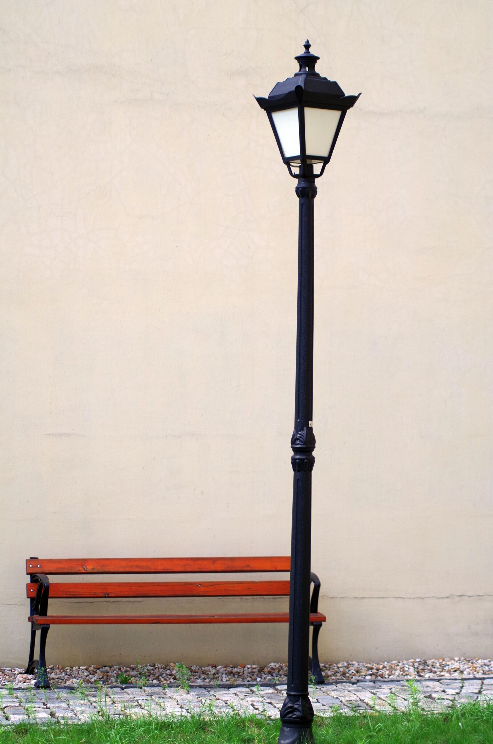 Pentax K-50 sample photo. Lamppost, bench, no one photography