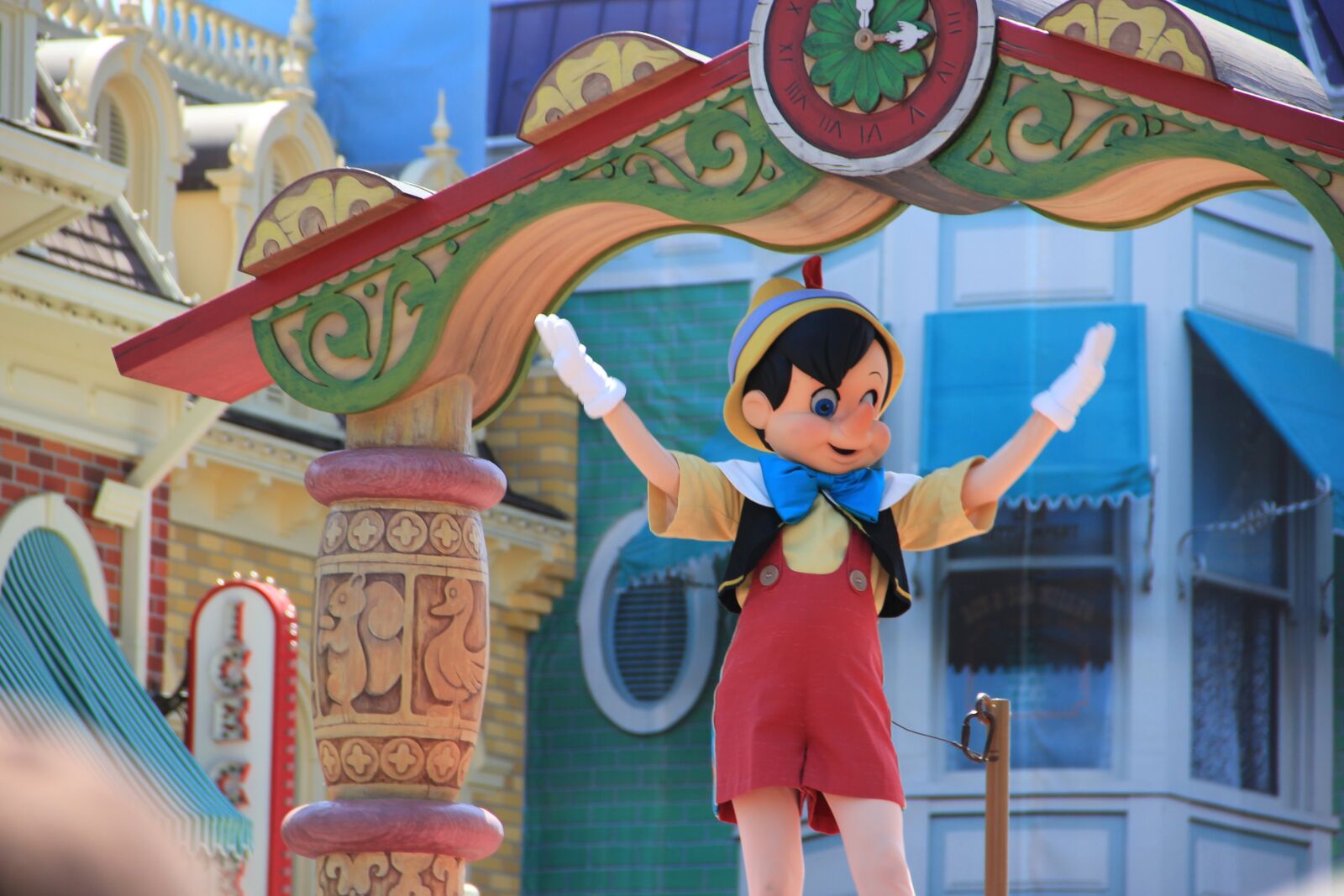 Canon EOS 550D (EOS Rebel T2i / EOS Kiss X4) sample photo. Pinocchio, disney, parade photography