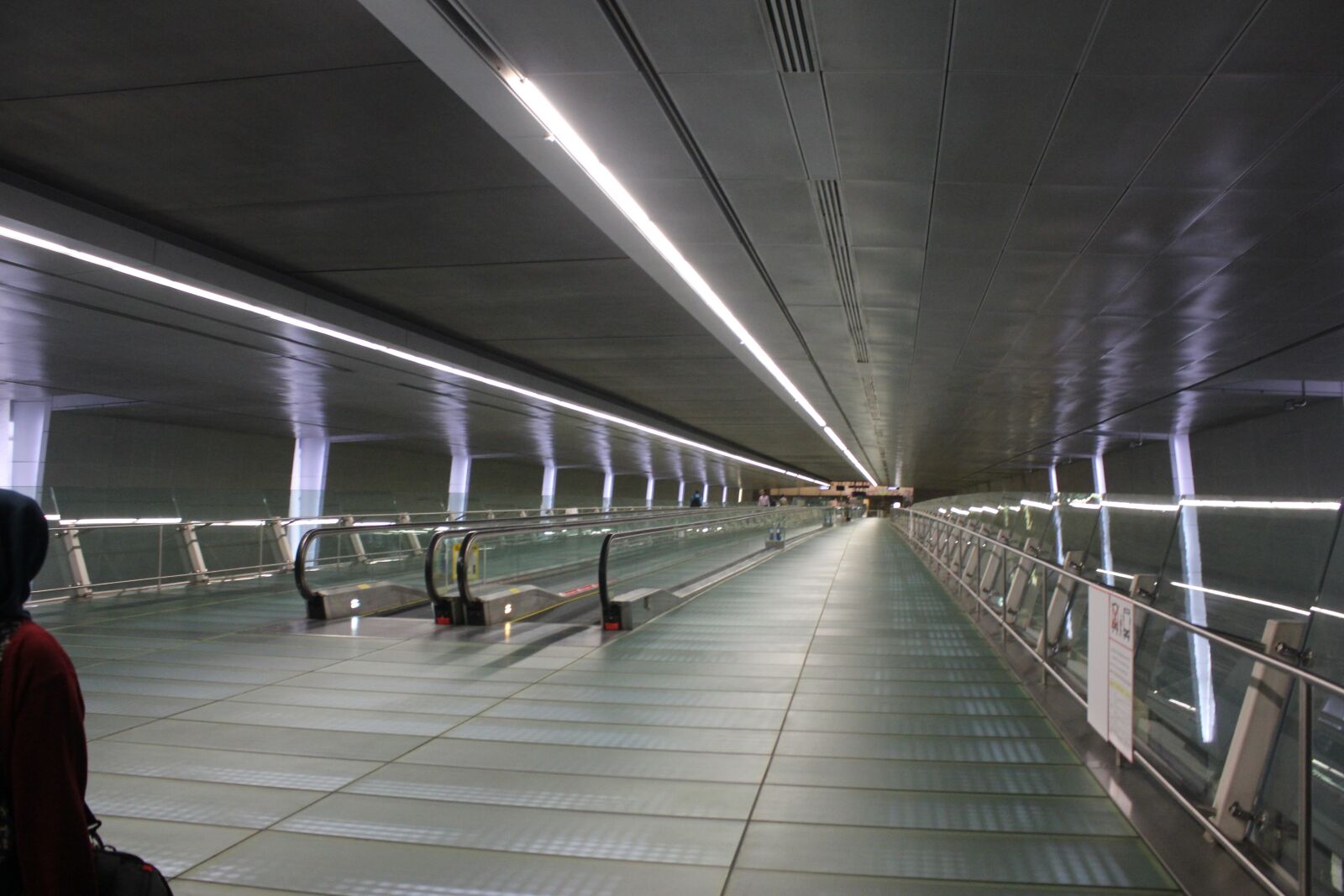 Canon EOS 550D (EOS Rebel T2i / EOS Kiss X4) sample photo. Airport, changi, singapore photography