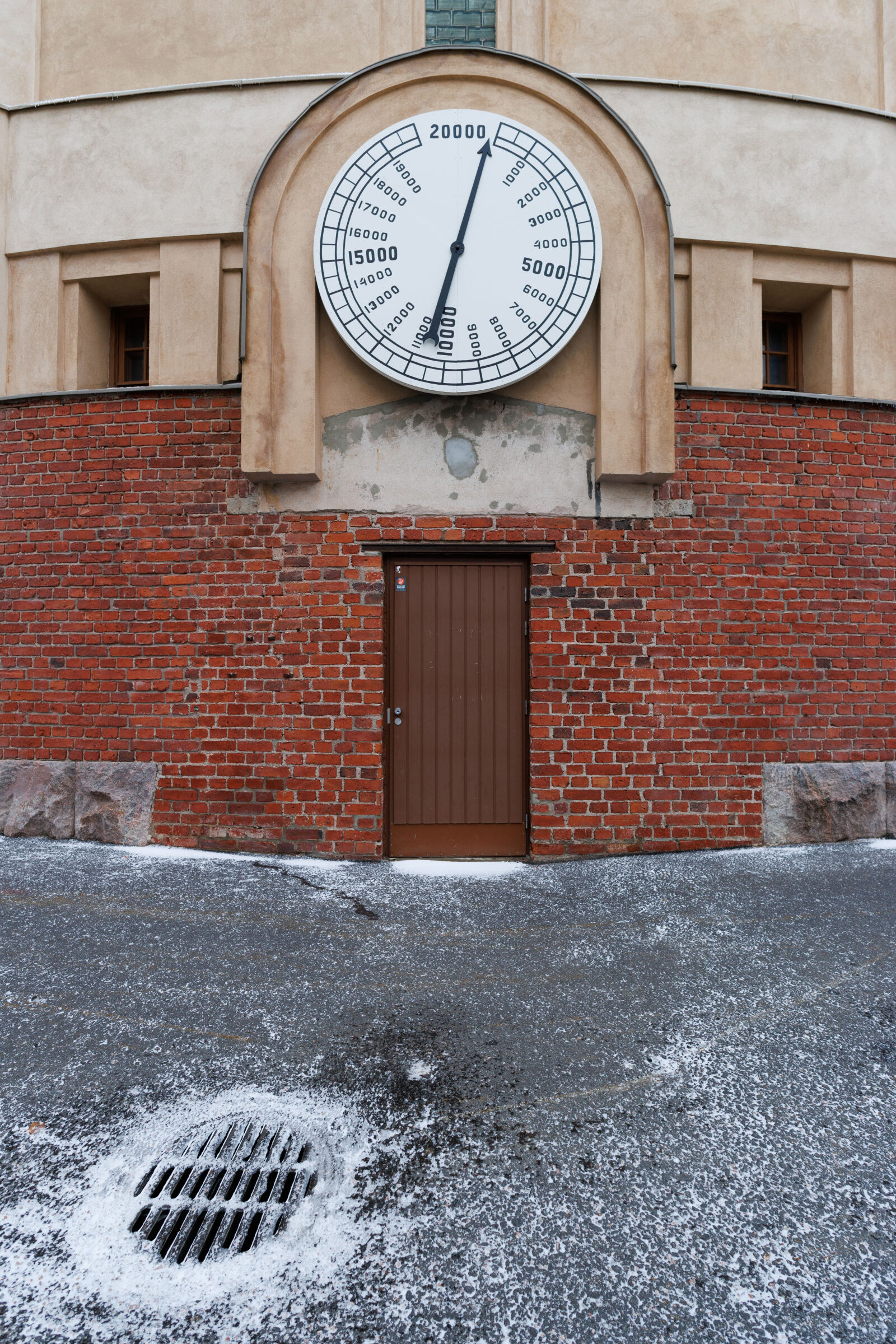 Canon EOS R7 sample photo. Meter on the building photography