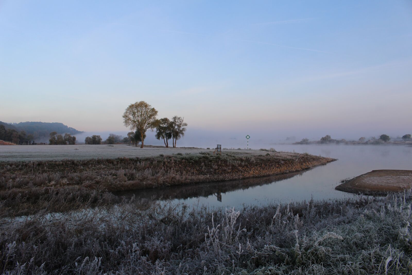 Canon EOS 100D (EOS Rebel SL1 / EOS Kiss X7) sample photo. Elbe, frost, winter photography