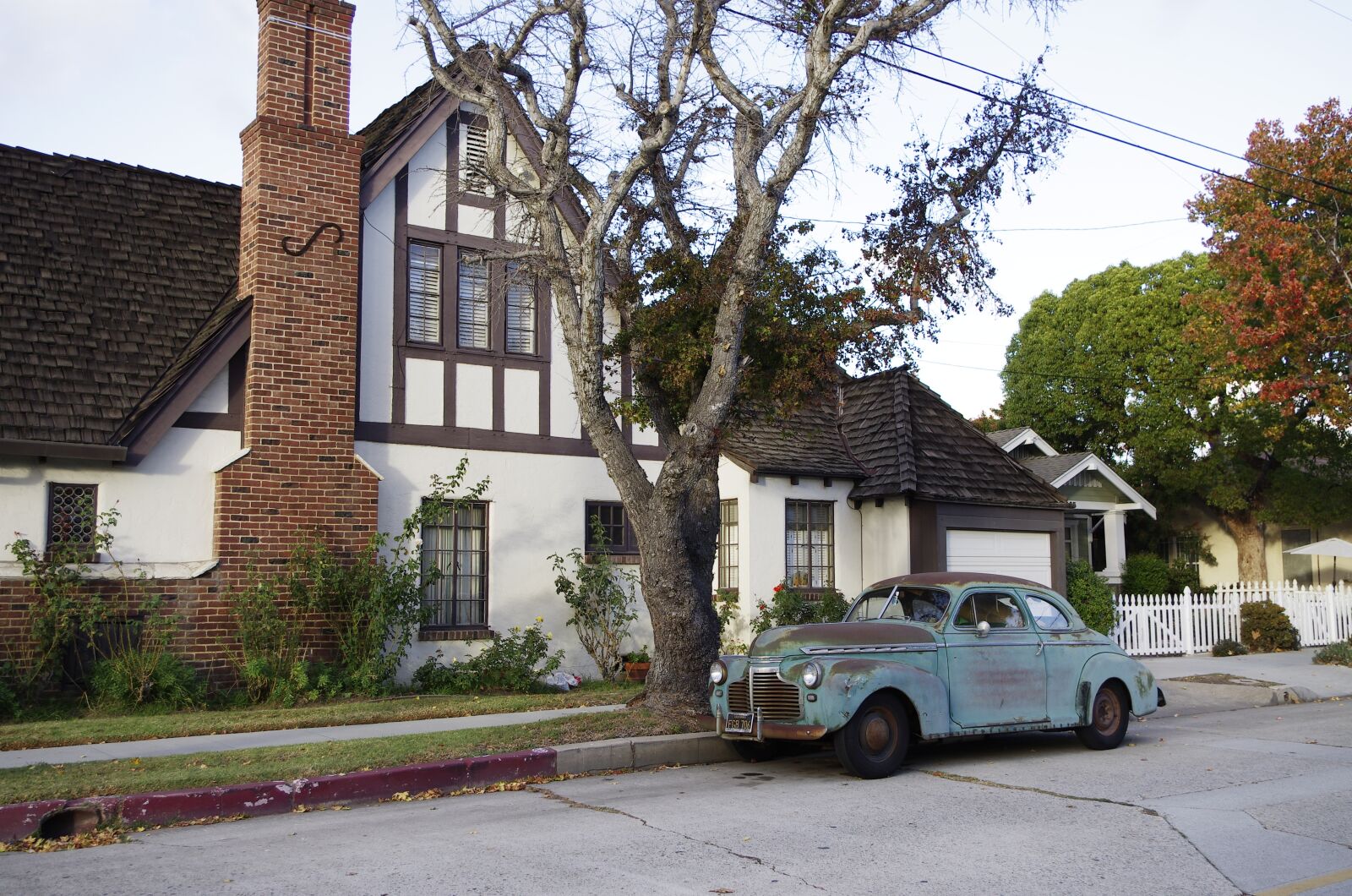 Pentax K-5 sample photo. Old cars, california, house photography