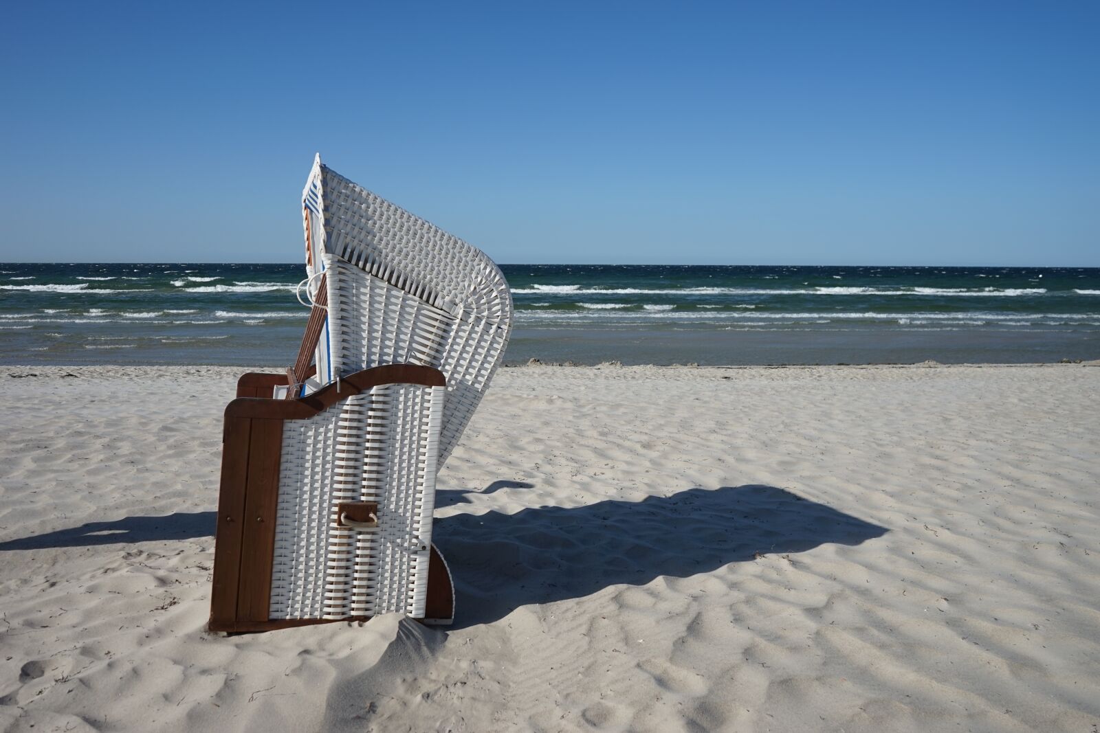 Sony a7 + Sony FE 28-70mm F3.5-5.6 OSS sample photo. Beach chair, beach, sea photography