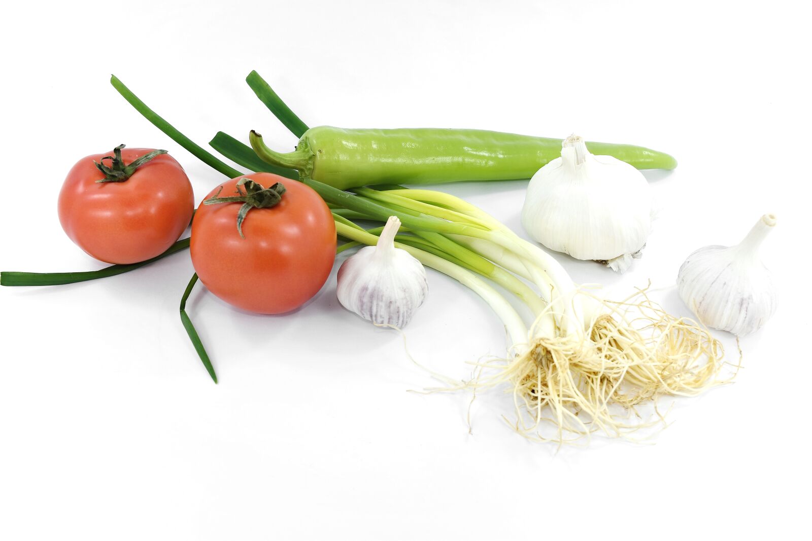 Nikon D5500 sample photo. Chives, garlic, pepperoni, tomatoes photography