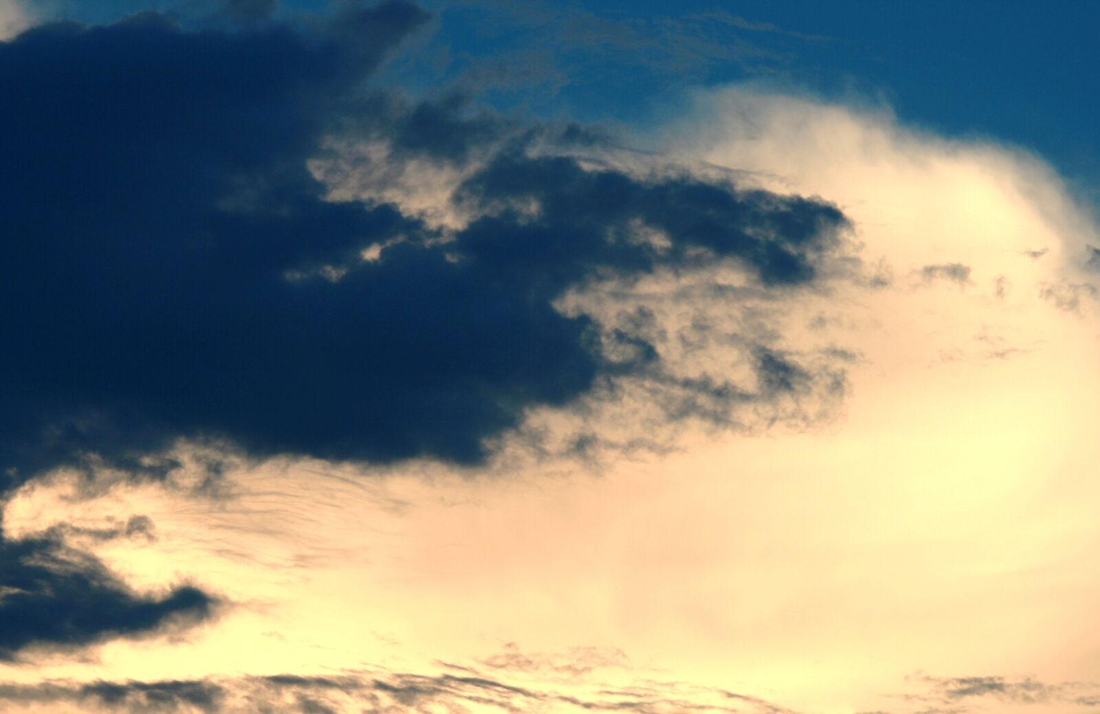 Canon EOS 400D (EOS Digital Rebel XTi / EOS Kiss Digital X) sample photo. Sky, sunset, clouds photography