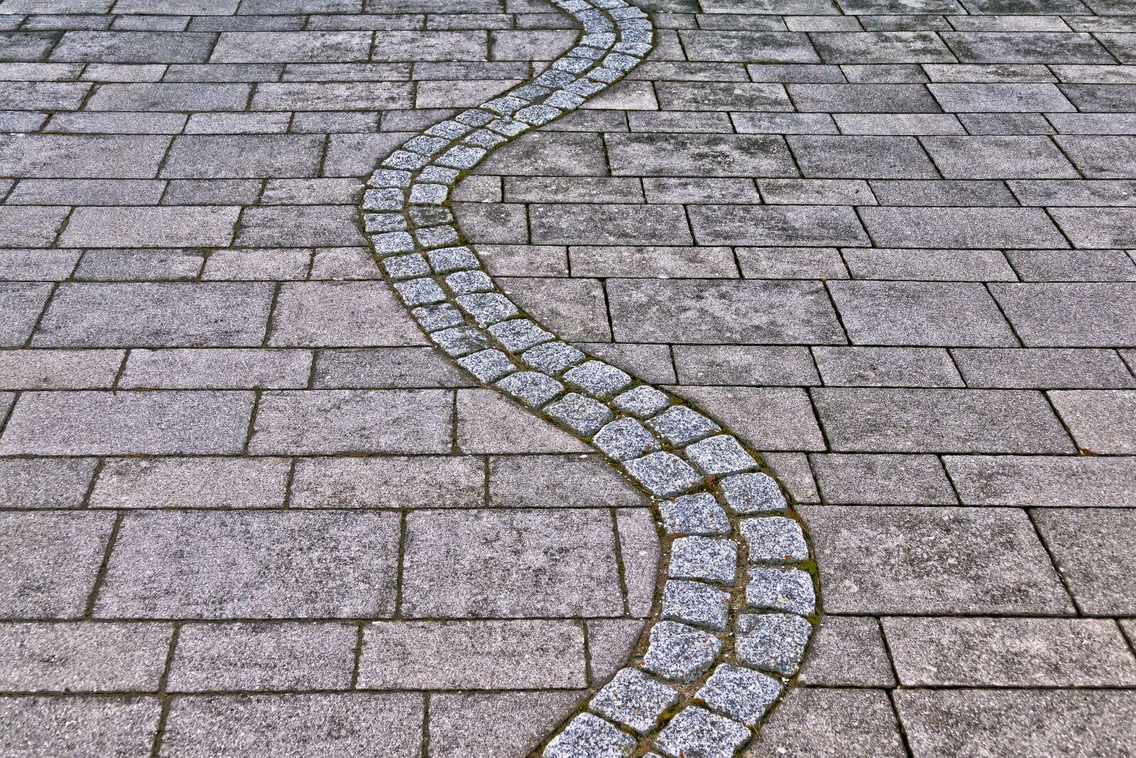 Panasonic Lumix DMC-FZ1000 sample photo. Patch, slabs, paved photography