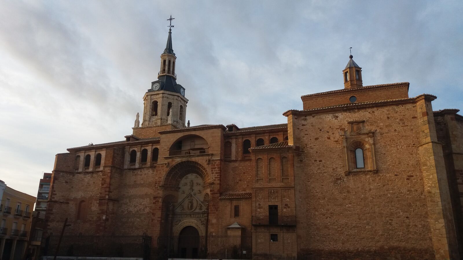Samsung Galaxy J5 sample photo. Architecture, old, travel photography