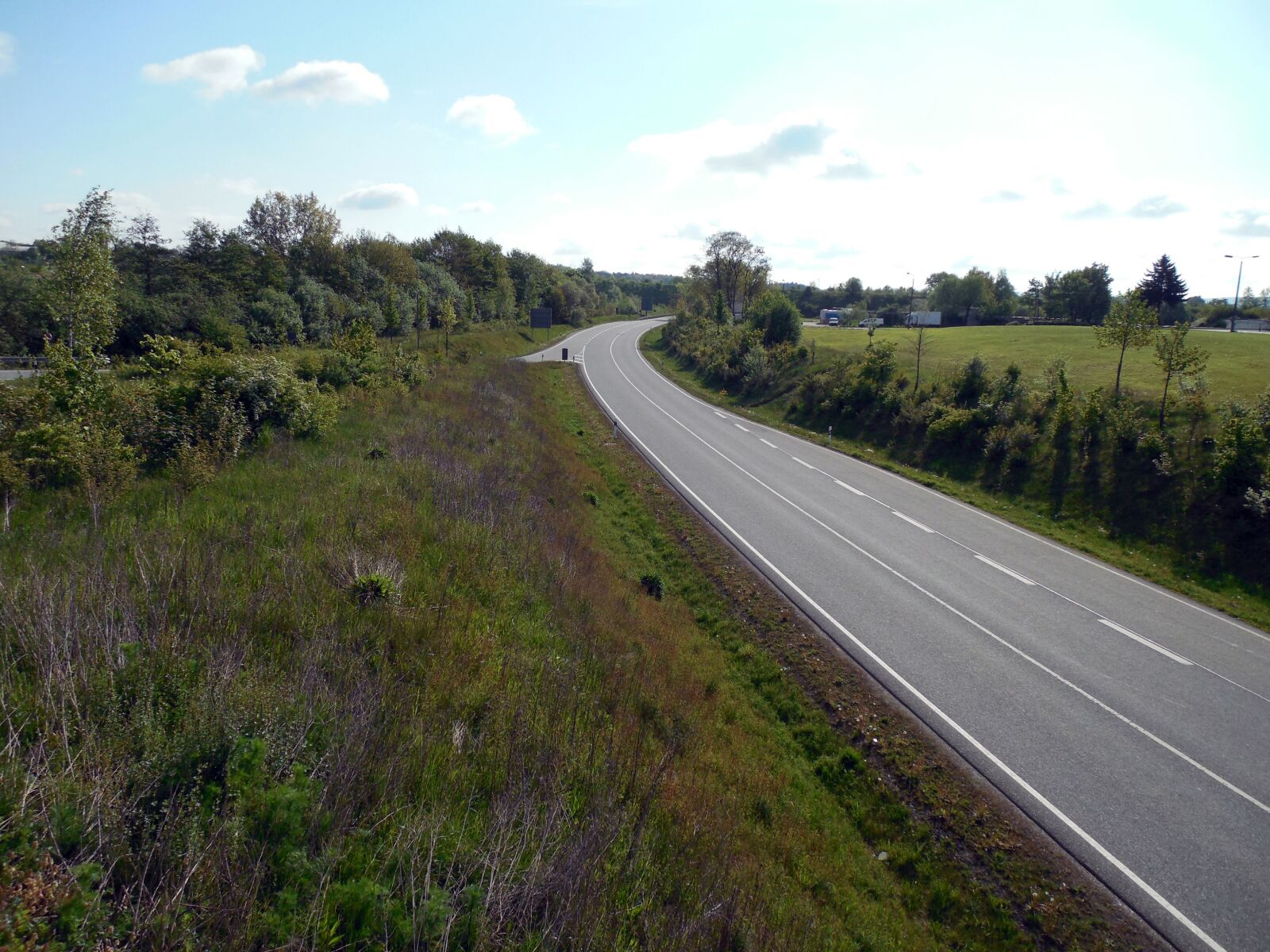 Nikon COOLPIX L620 sample photo. Road, horizon, traffic photography