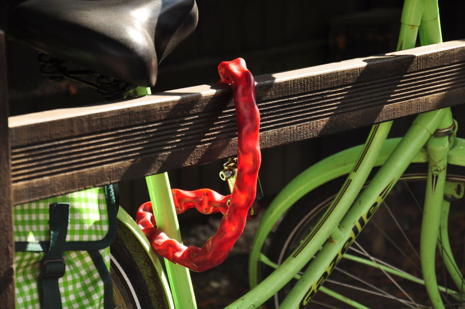 Nikon D5000 sample photo. Bicycle, lock, theft photography