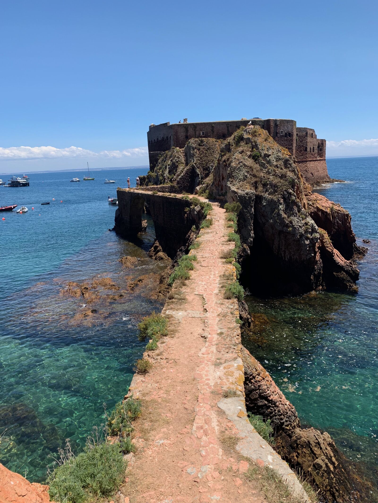 iPhone XR back camera 4.25mm f/1.8 sample photo. Portugal, sea, fortress photography