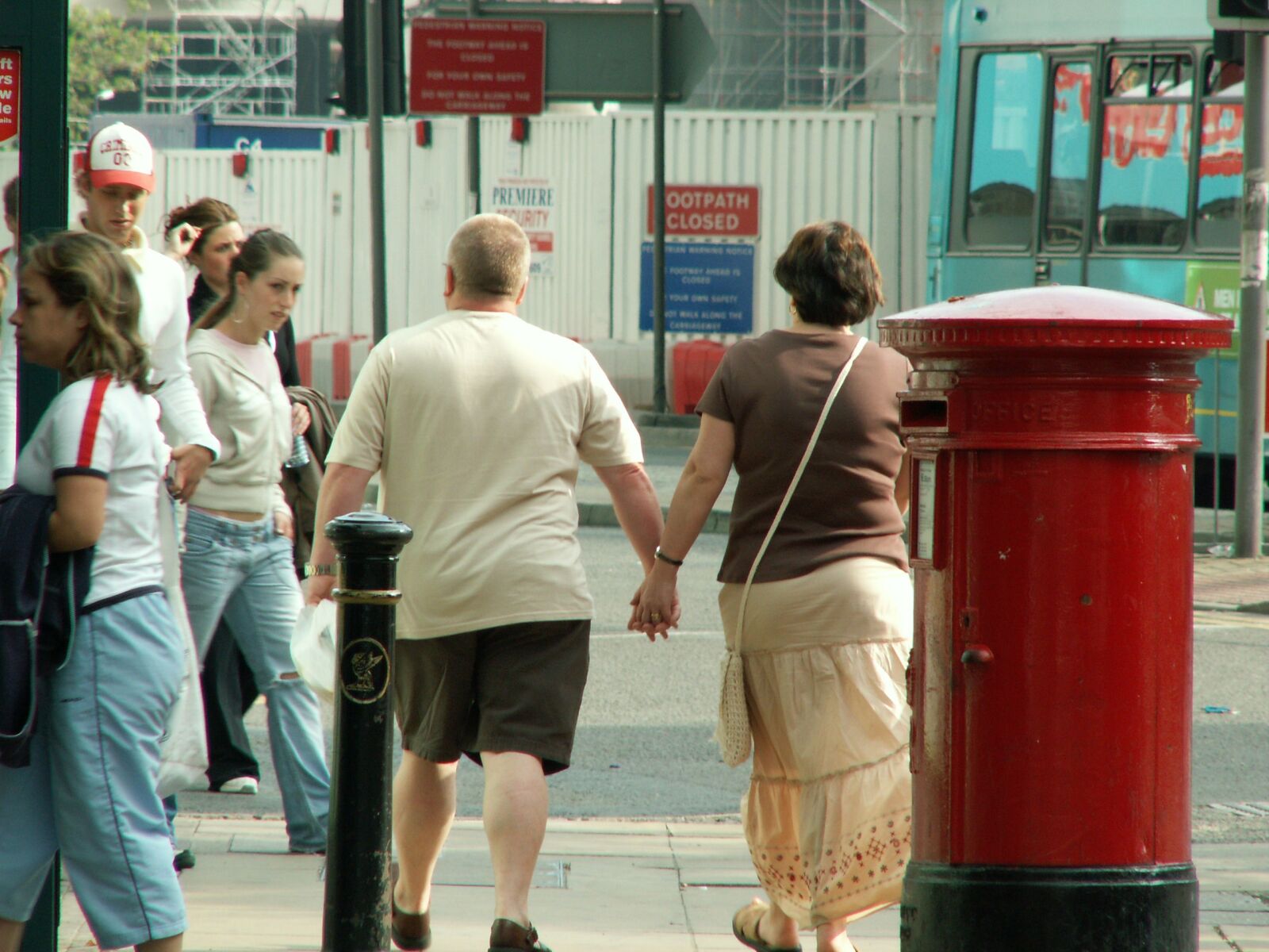 KONICA MINOLTA DiMAGE Z5 sample photo. Lovers, walking, romantic photography
