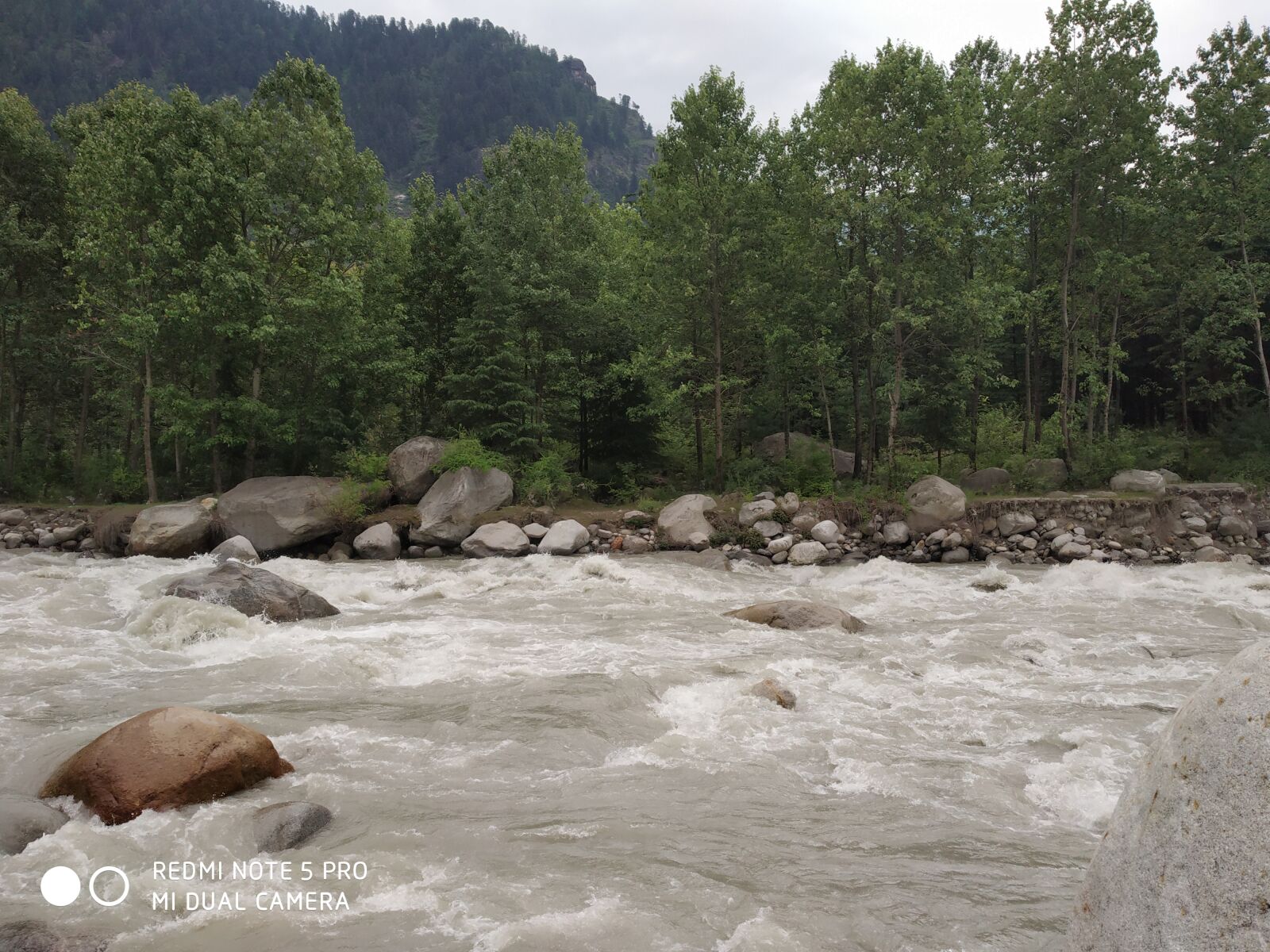 Xiaomi Redmi Note 5 Pro sample photo. Manali, river, himachal photography