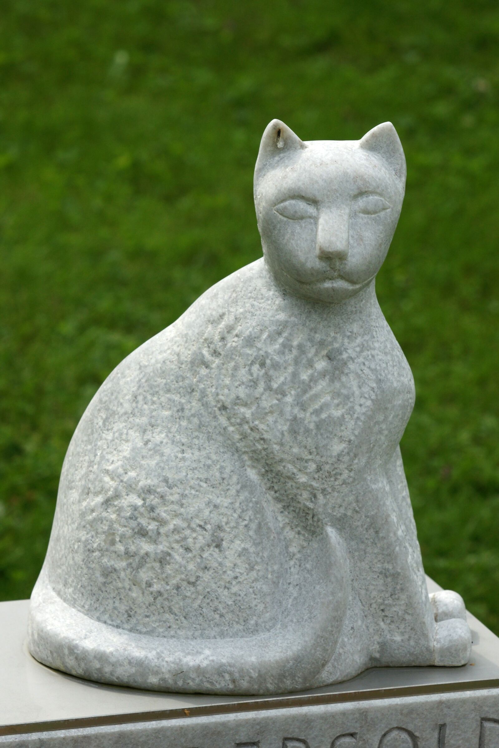 Sony Alpha DSLR-A700 sample photo. Cat, decoration, statue photography