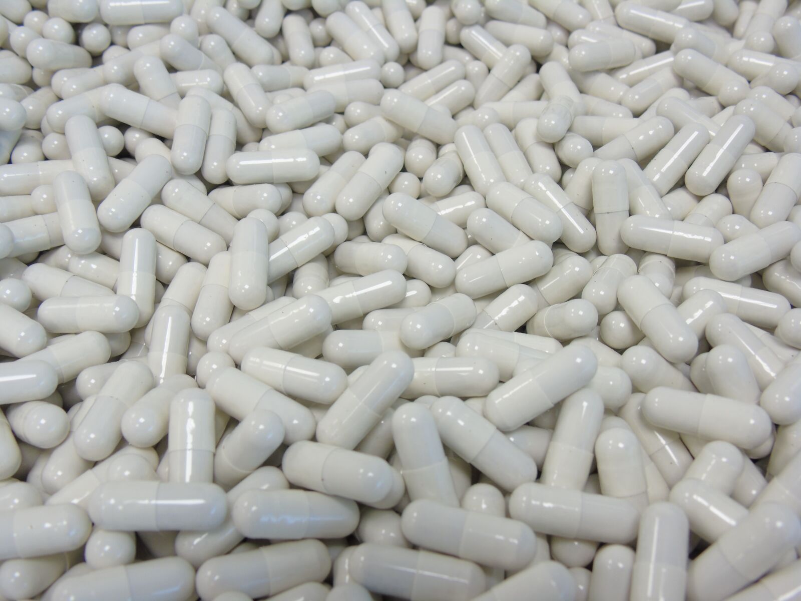 Sony Cyber-shot DSC-H400 sample photo. Encapsulate, pills, vitamins photography