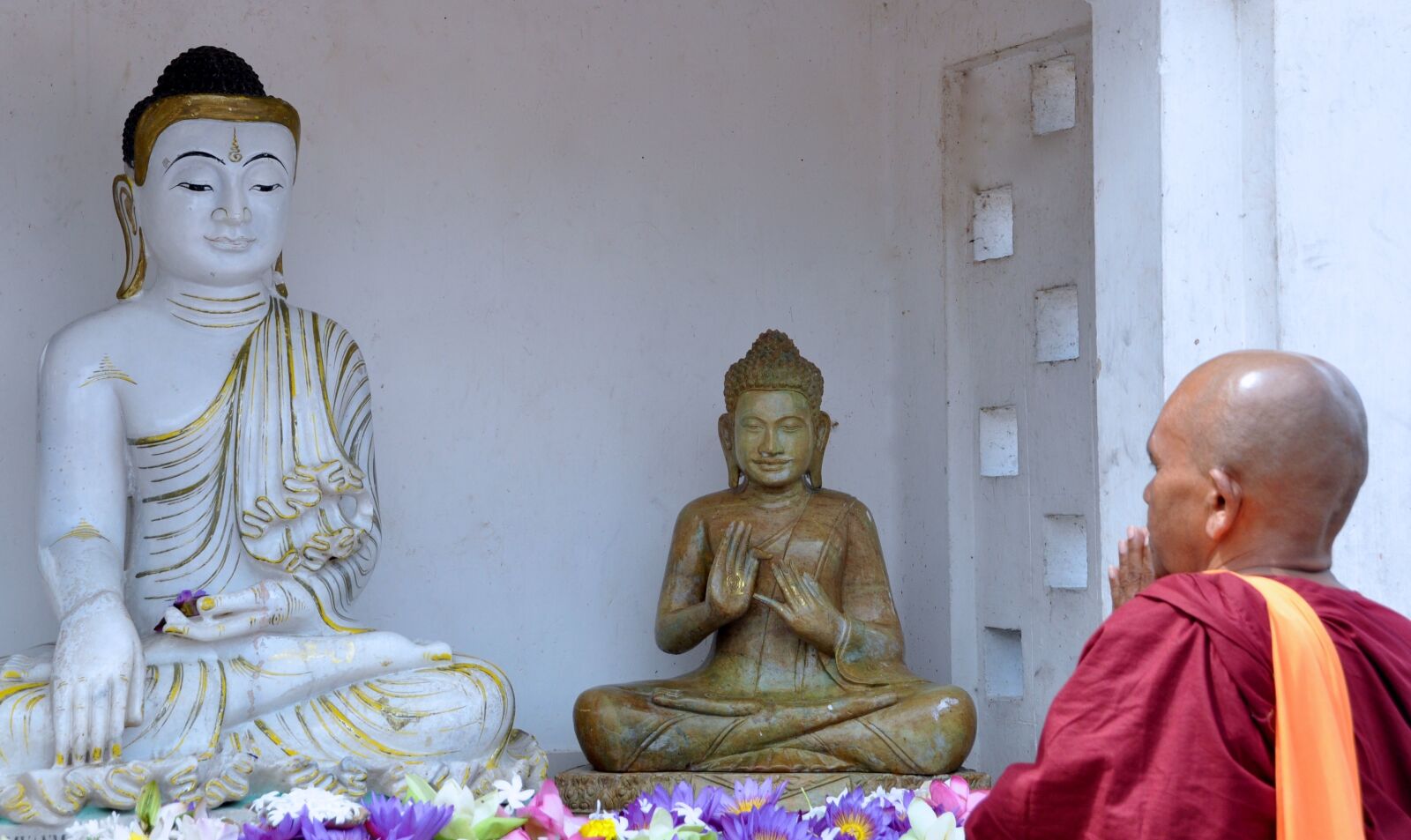 Nikon D90 sample photo. Monk, buddha, love photography