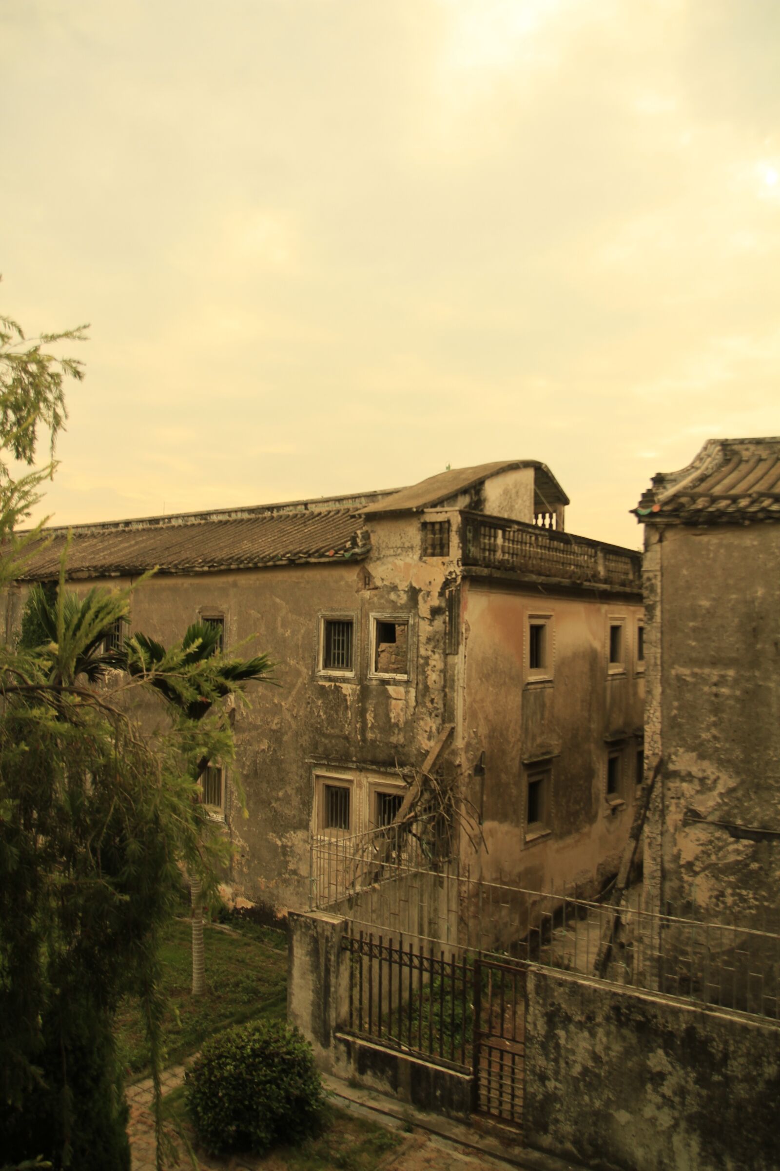 Canon EOS 7D sample photo. The old house, ancient photography