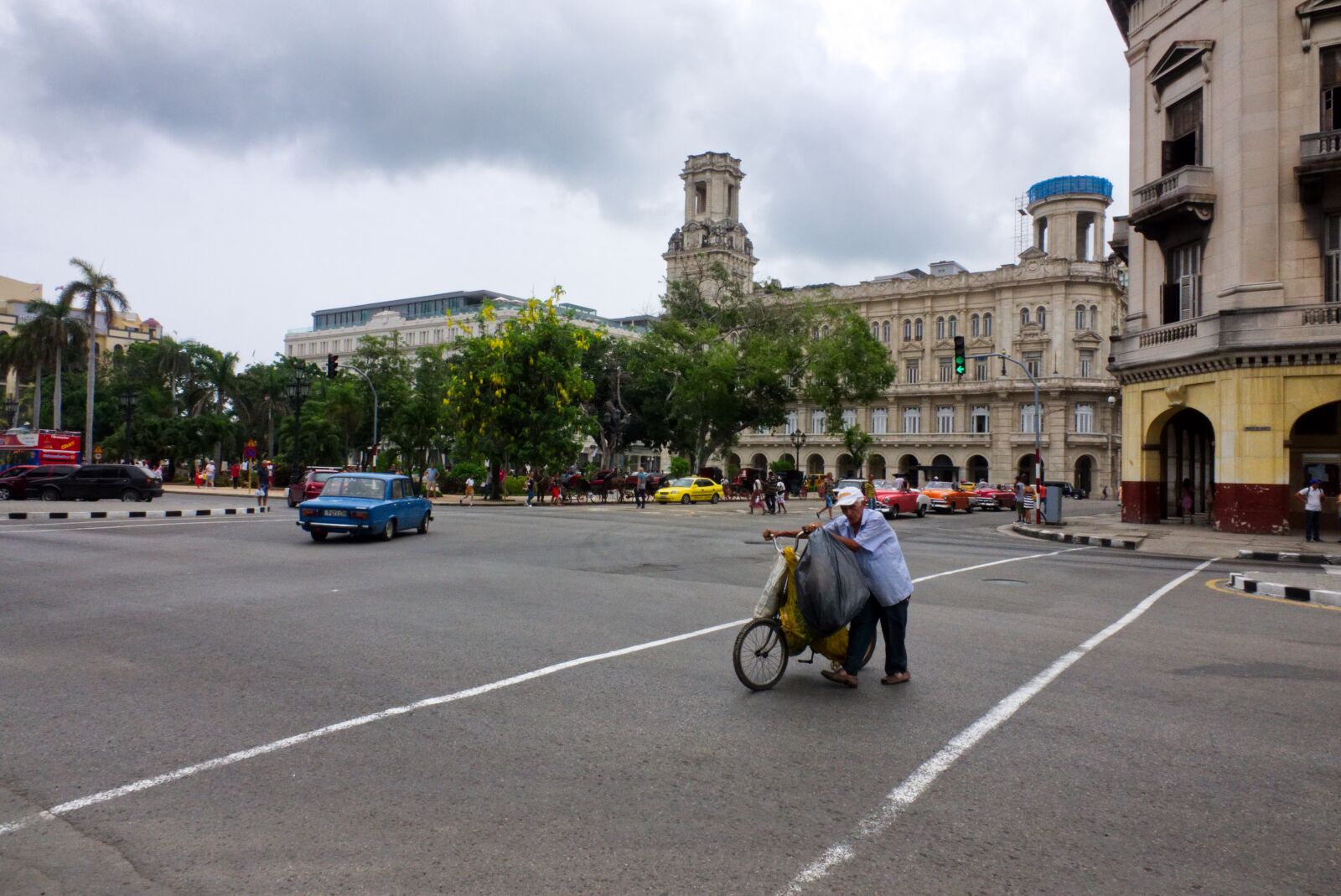 Sony Cyber-shot DSC-RX10 III sample photo. Hawana, habana, cuba photography
