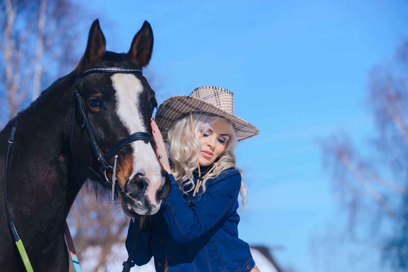 Nikon D800 sample photo. Blonde with a horse photography
