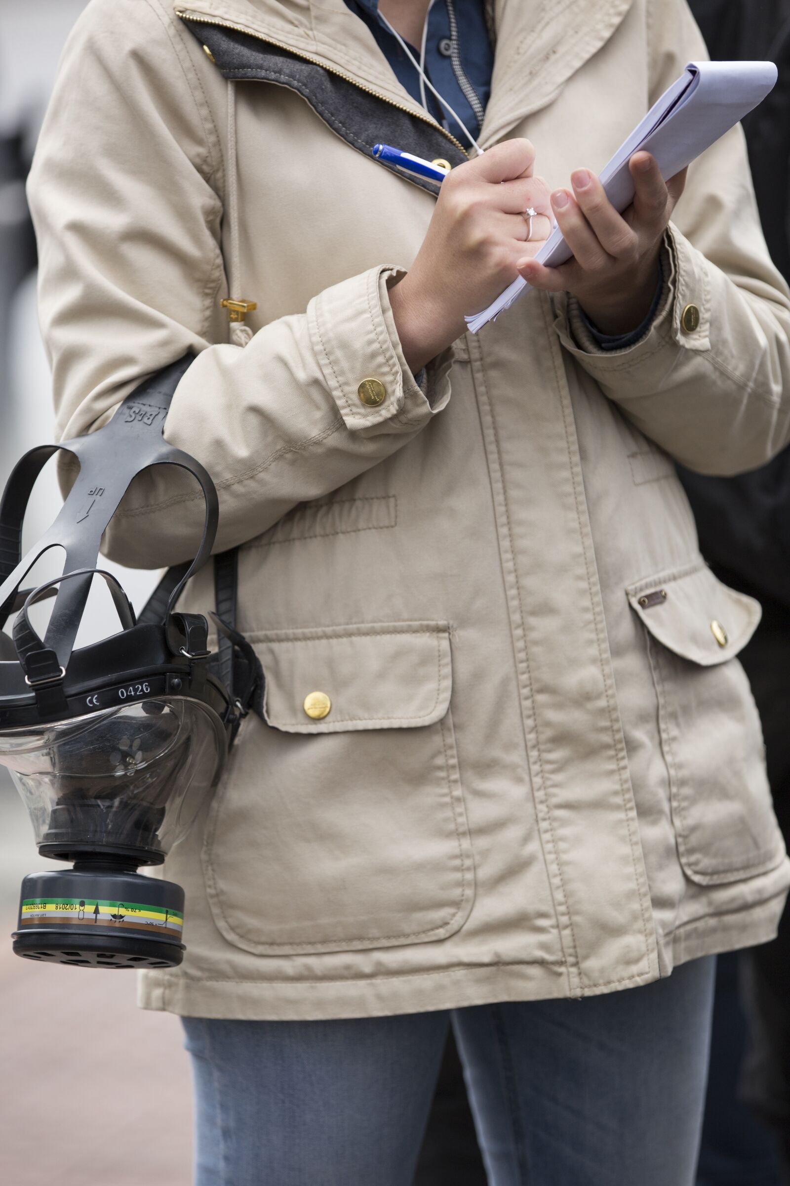 Canon EOS 5D Mark III sample photo. Journalist, notebook, note photography