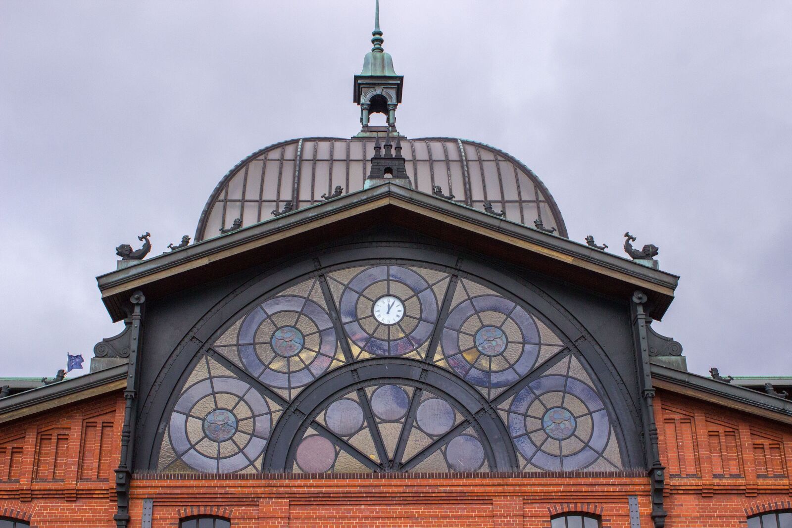 Canon EOS 600D (Rebel EOS T3i / EOS Kiss X5) sample photo. Hamburg, fish market, architecture photography