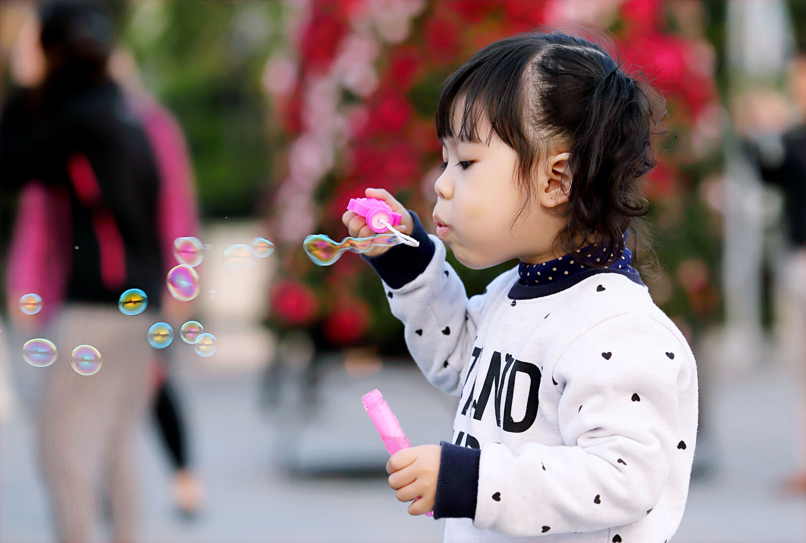 Canon EF 70-200mm F2.8L USM sample photo. Toddler, girl, wearing, white photography