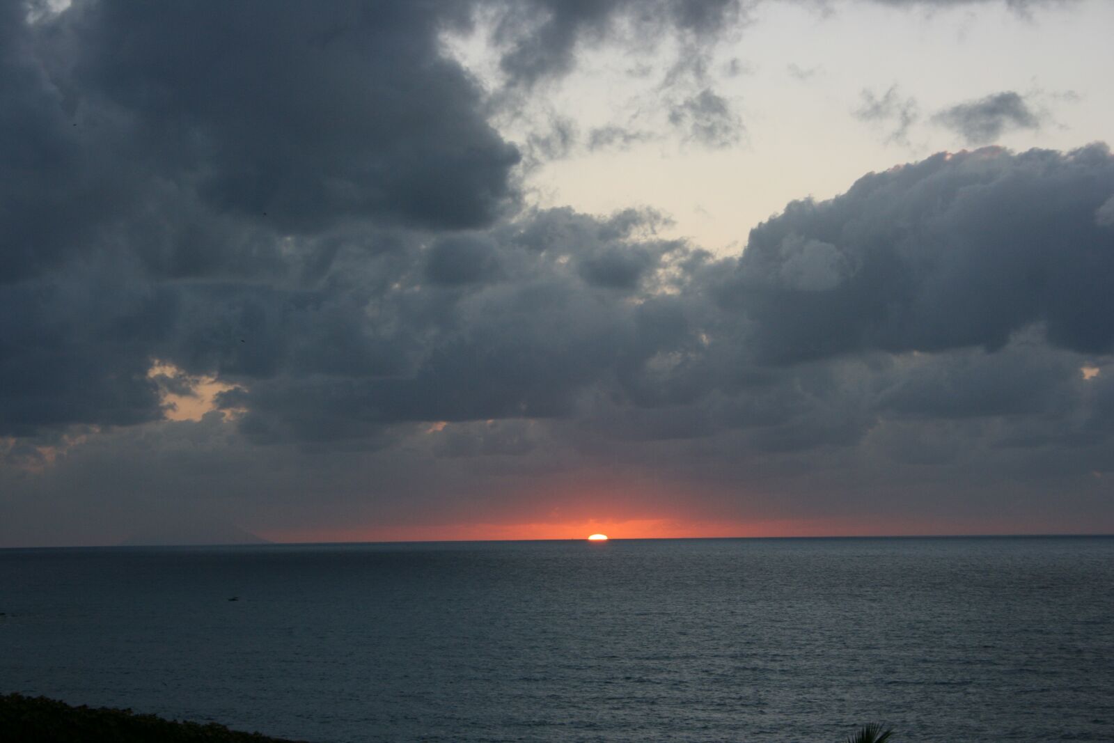 Canon EOS 400D (EOS Digital Rebel XTi / EOS Kiss Digital X) sample photo. Mare, tramonto, nuvole photography