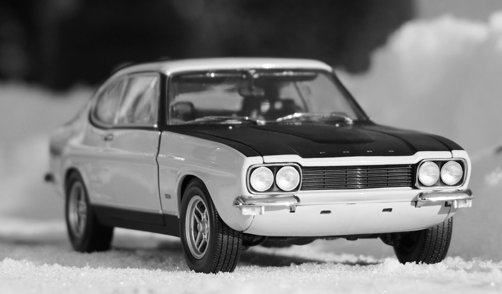 Sony SLT-A58 sample photo. Auto, model car, ford photography