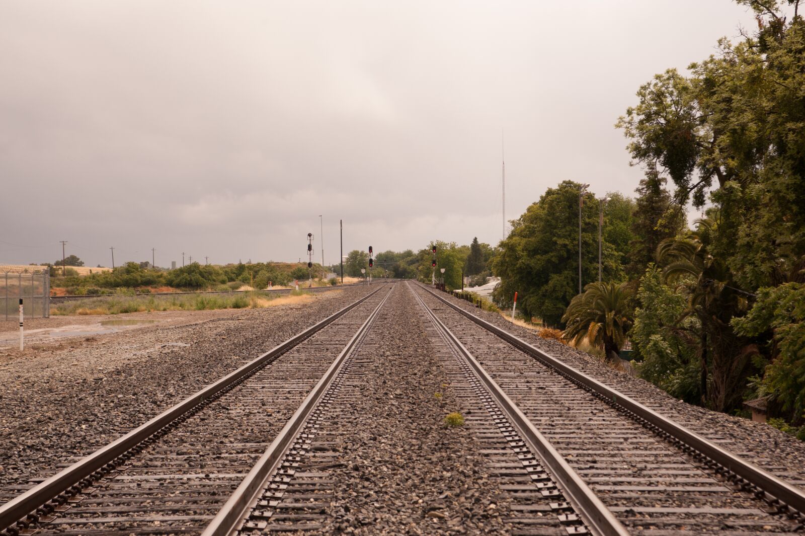 Nikon D700 sample photo. Railroad, tracks, sacramento photography