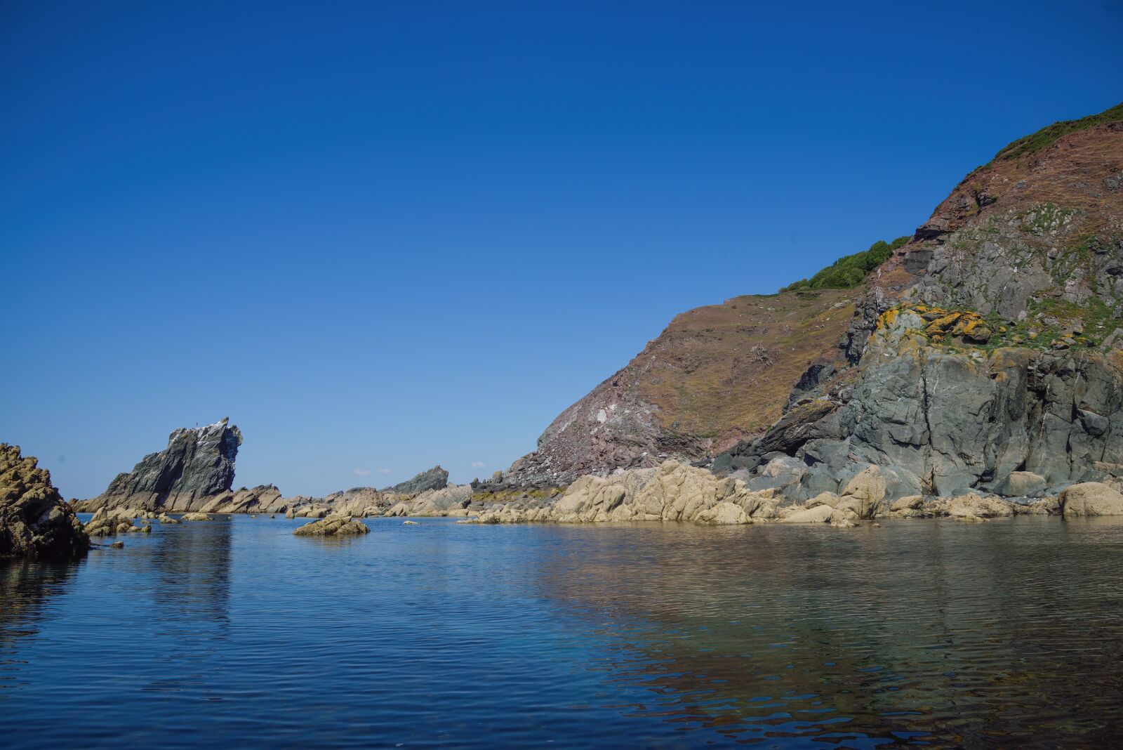 Nikon D750 sample photo. Tranquil sea, rocks, ocean photography